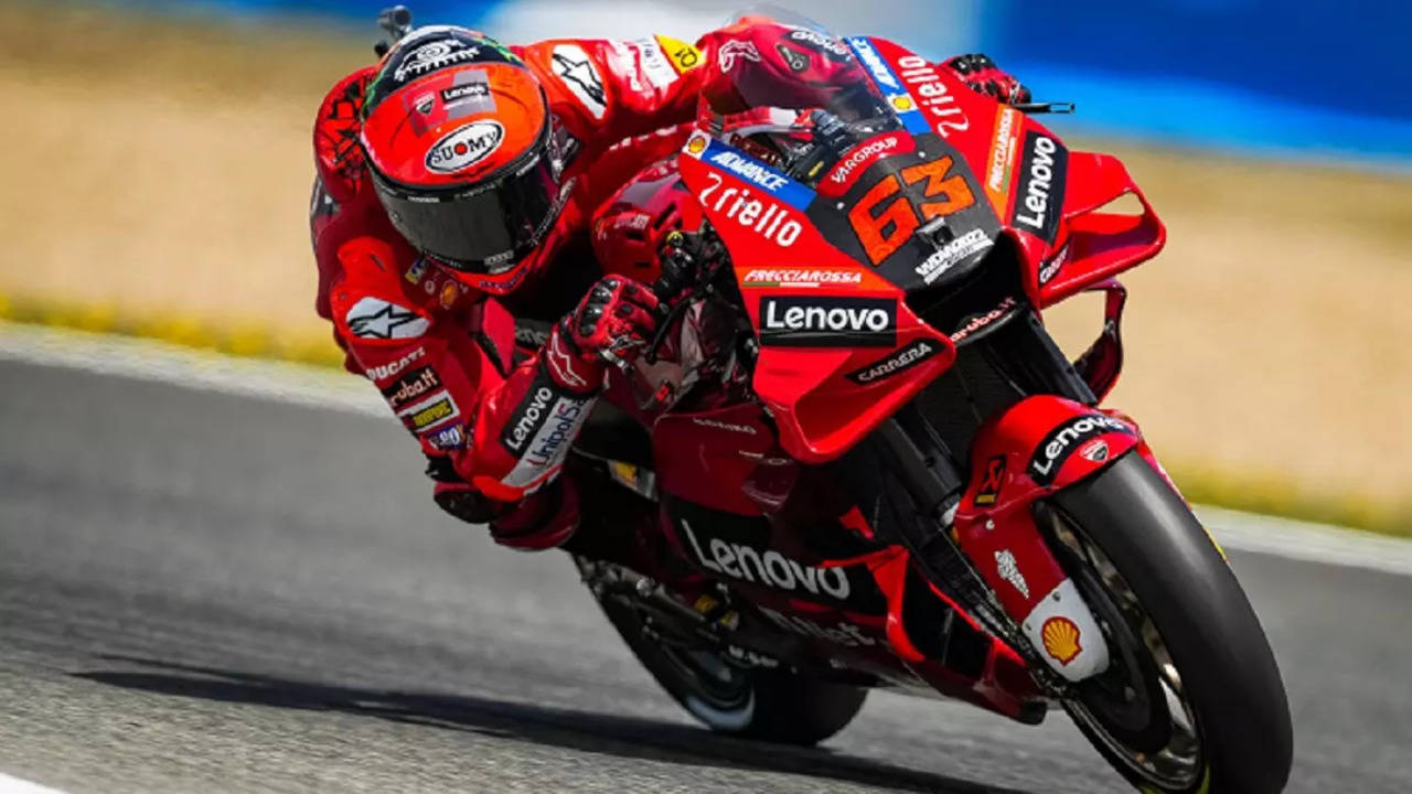 2022 MotoGP: Bagnaia holds off Quartararo at Jerez showdown