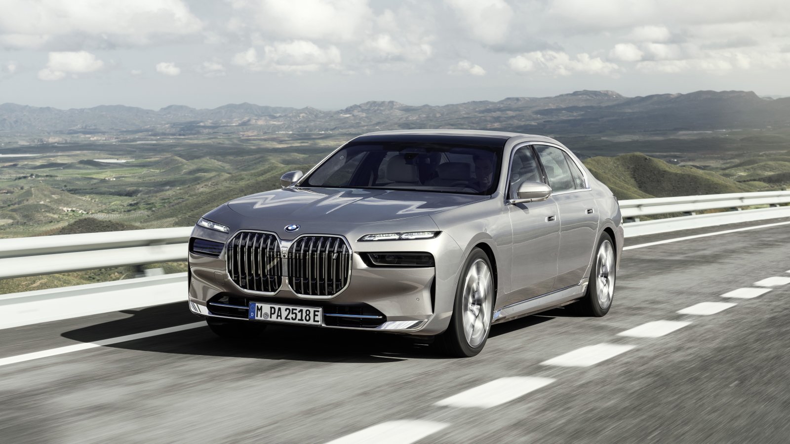 The Bonkers 2023 BMW 7 Series Is A Luxury Beast With An Absurd 31.3 Inch TV Screen