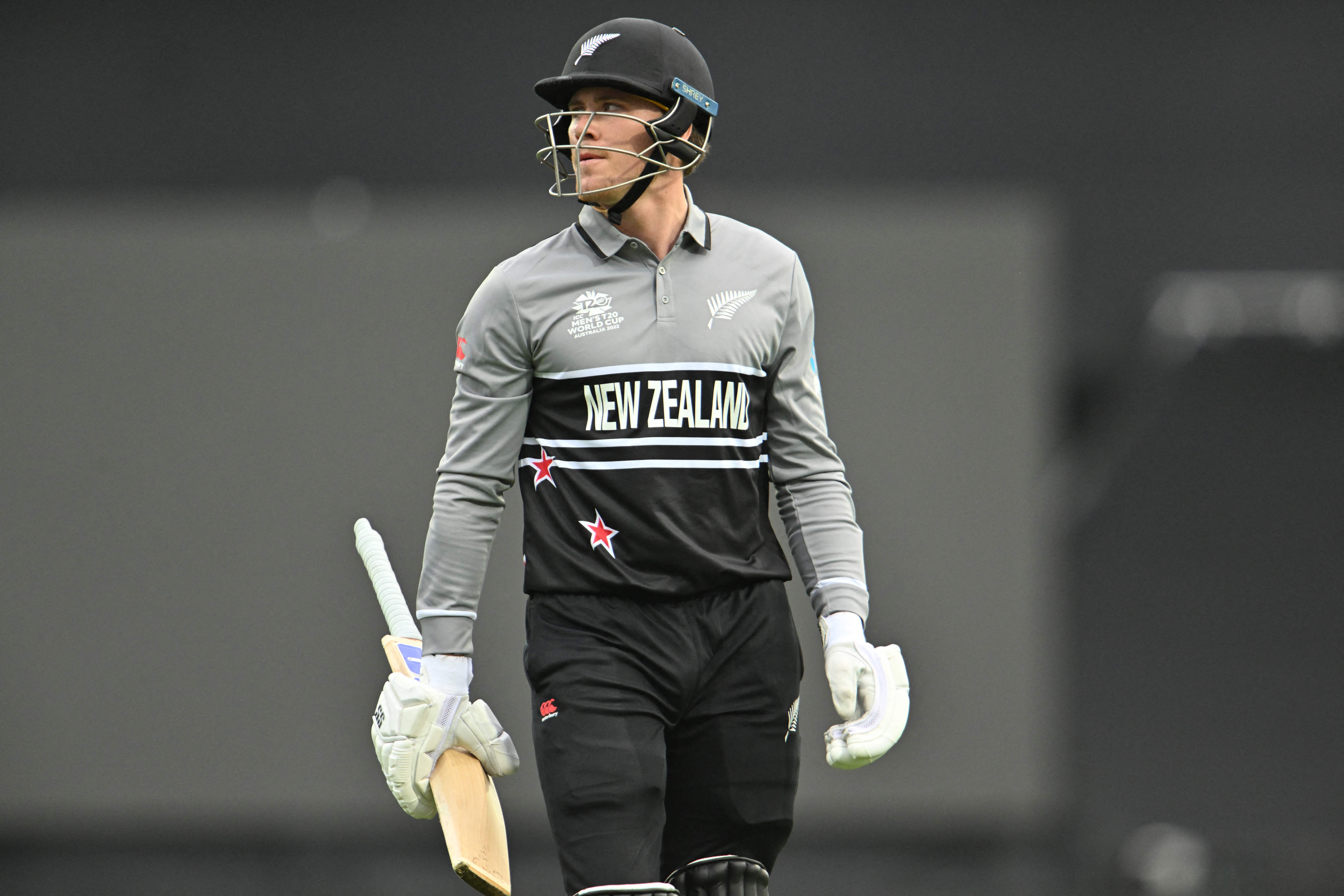 Josh Hazlewood yorker ends Finn Allen assault