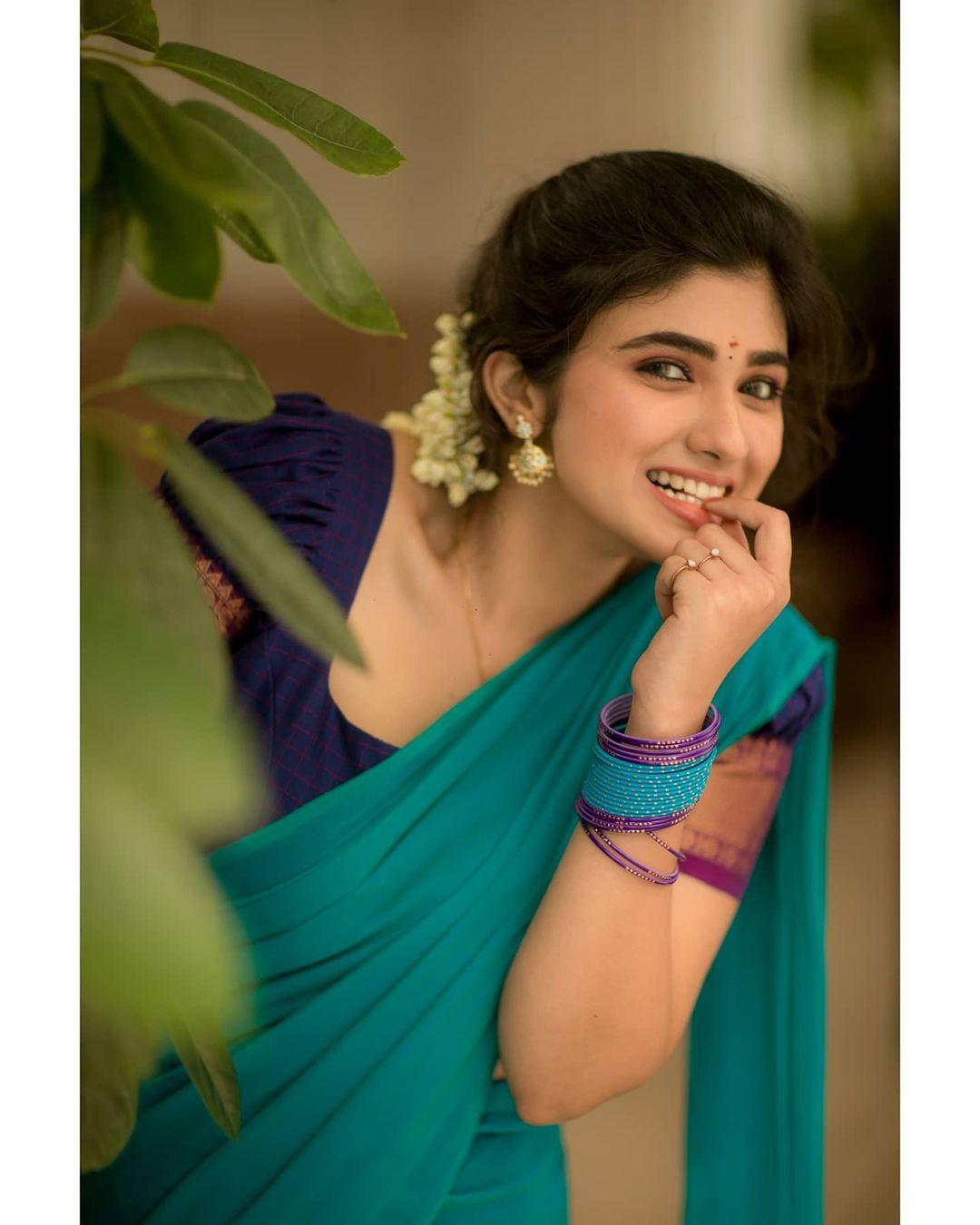 South Indian actress half saree photo. Pragya Nagra in half saree hot photo Photo: HD Image, Picture, Stills, First Look Posters of South Indian actress half saree photo