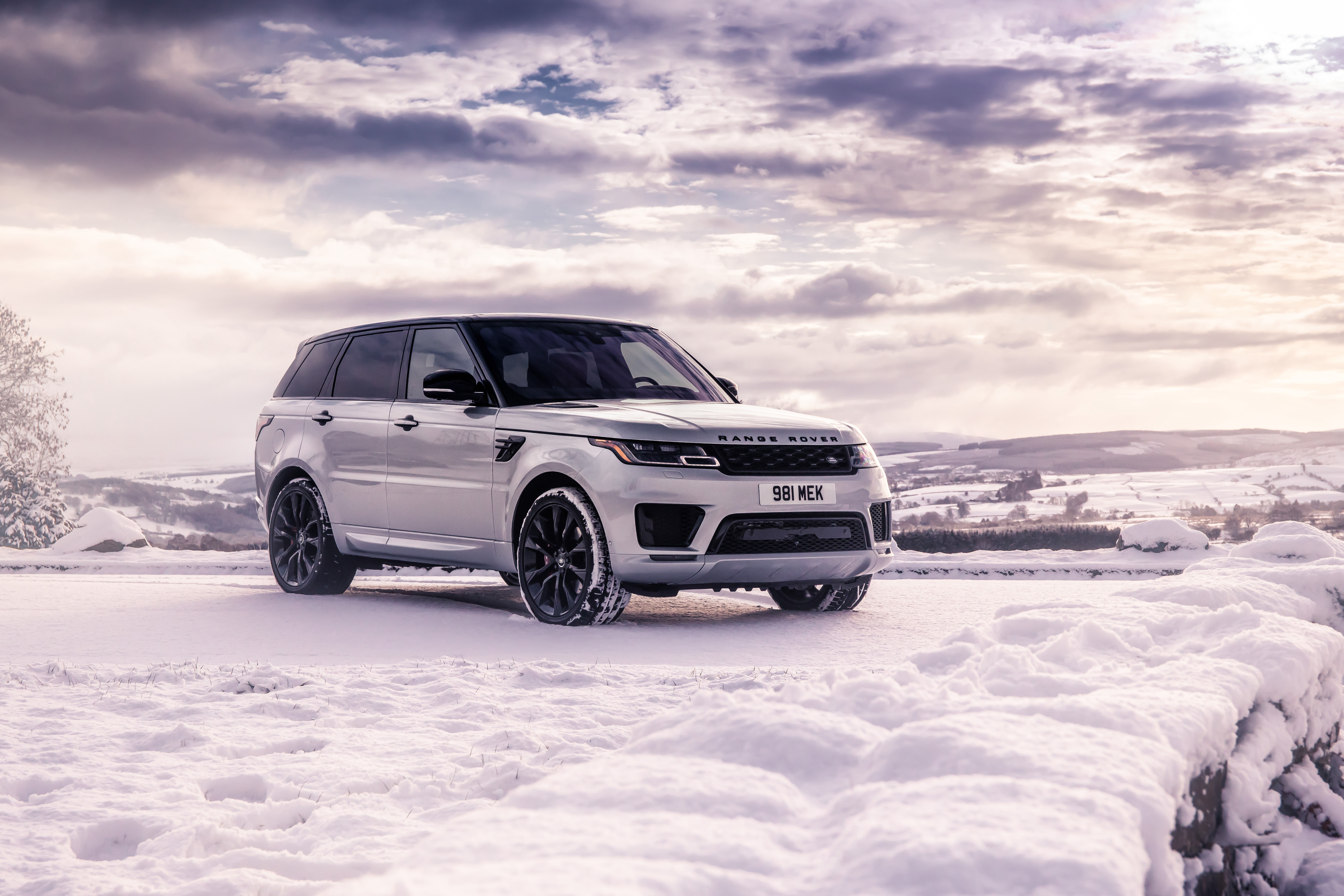 Range Rover Sport 4K Ultra HD: Bold Luxury Meets Winter Terrain