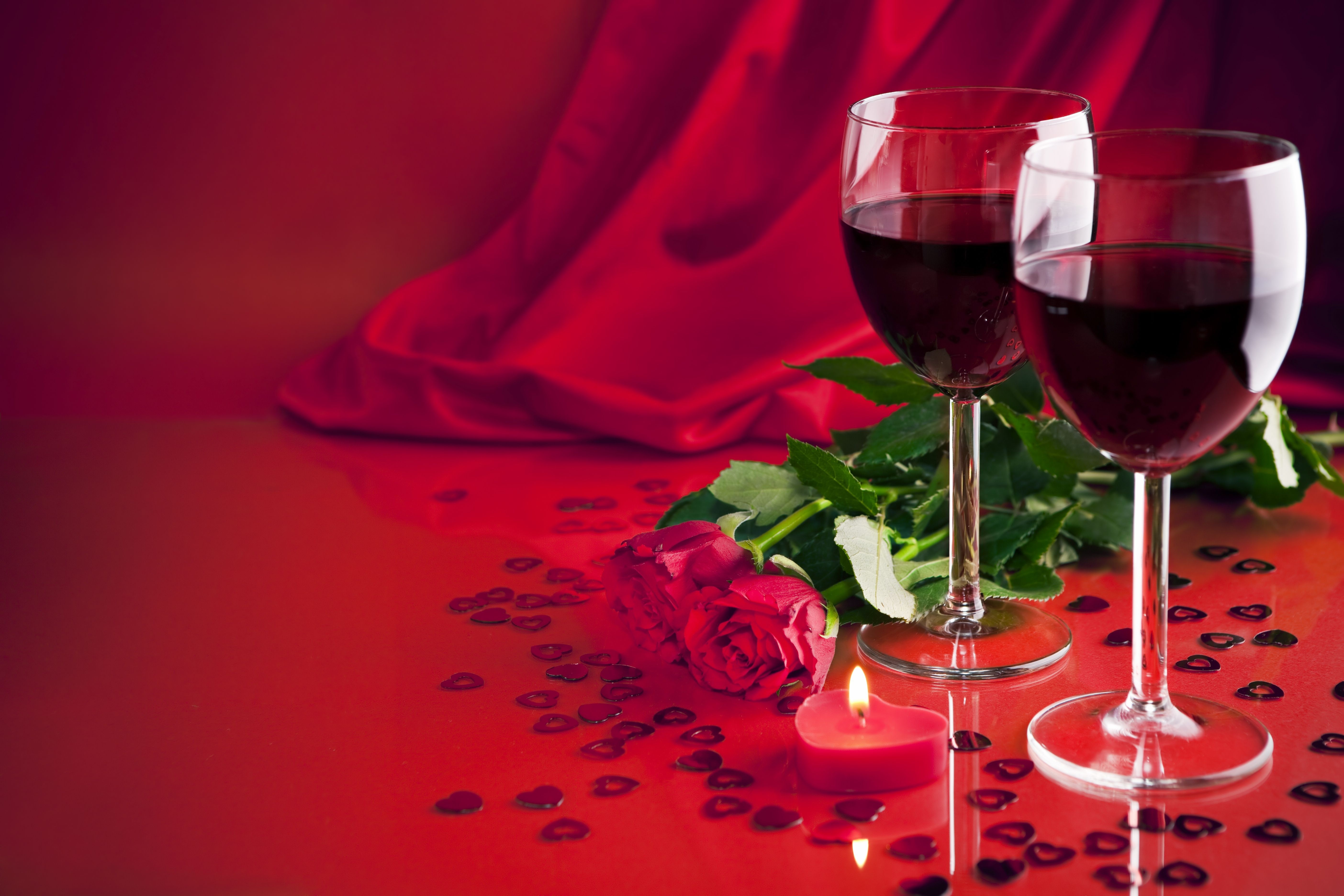 Roses and wine for Valentine's Day Desktop wallpaper 1024x600
