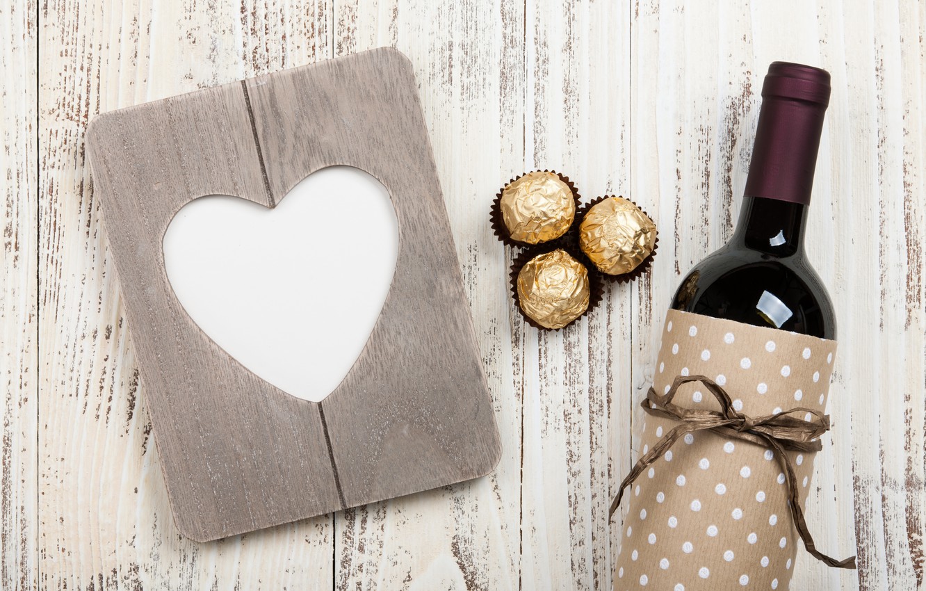 Wallpaper love, gift, wine, heart, bottle, candy, love, wood, wine, romantic, hearts, chocolate, Valentine's Day, gift image for desktop, section праздники