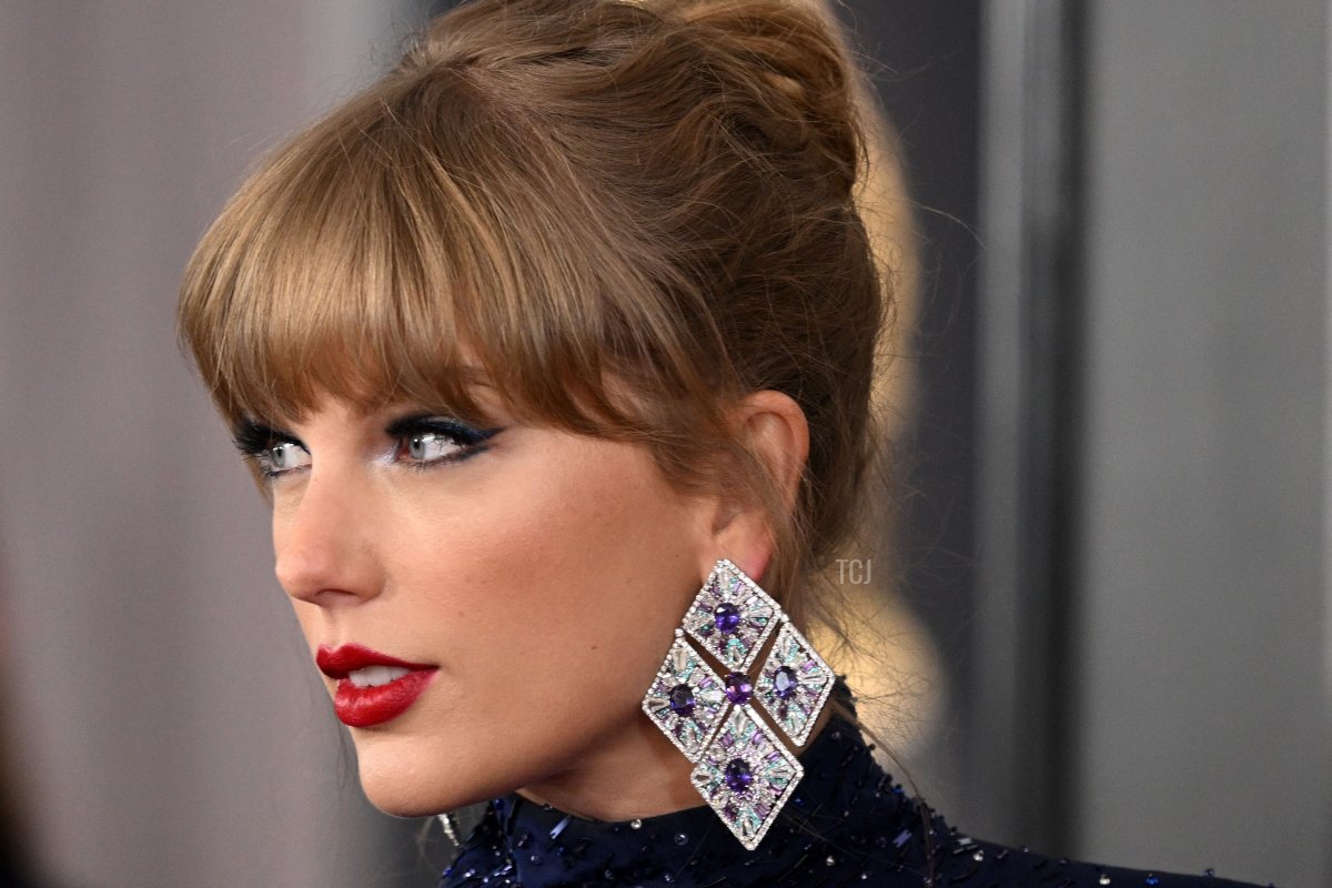 Taylor Swift's Sparkling Statement Earrings at the Grammy Awards