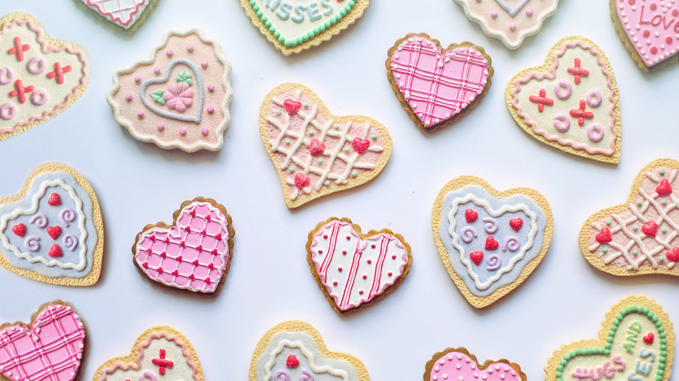 Download wallpaper 1366x768 valentine's day, food, cookies, tablet, laptop, 1366x768 HD background, 19018