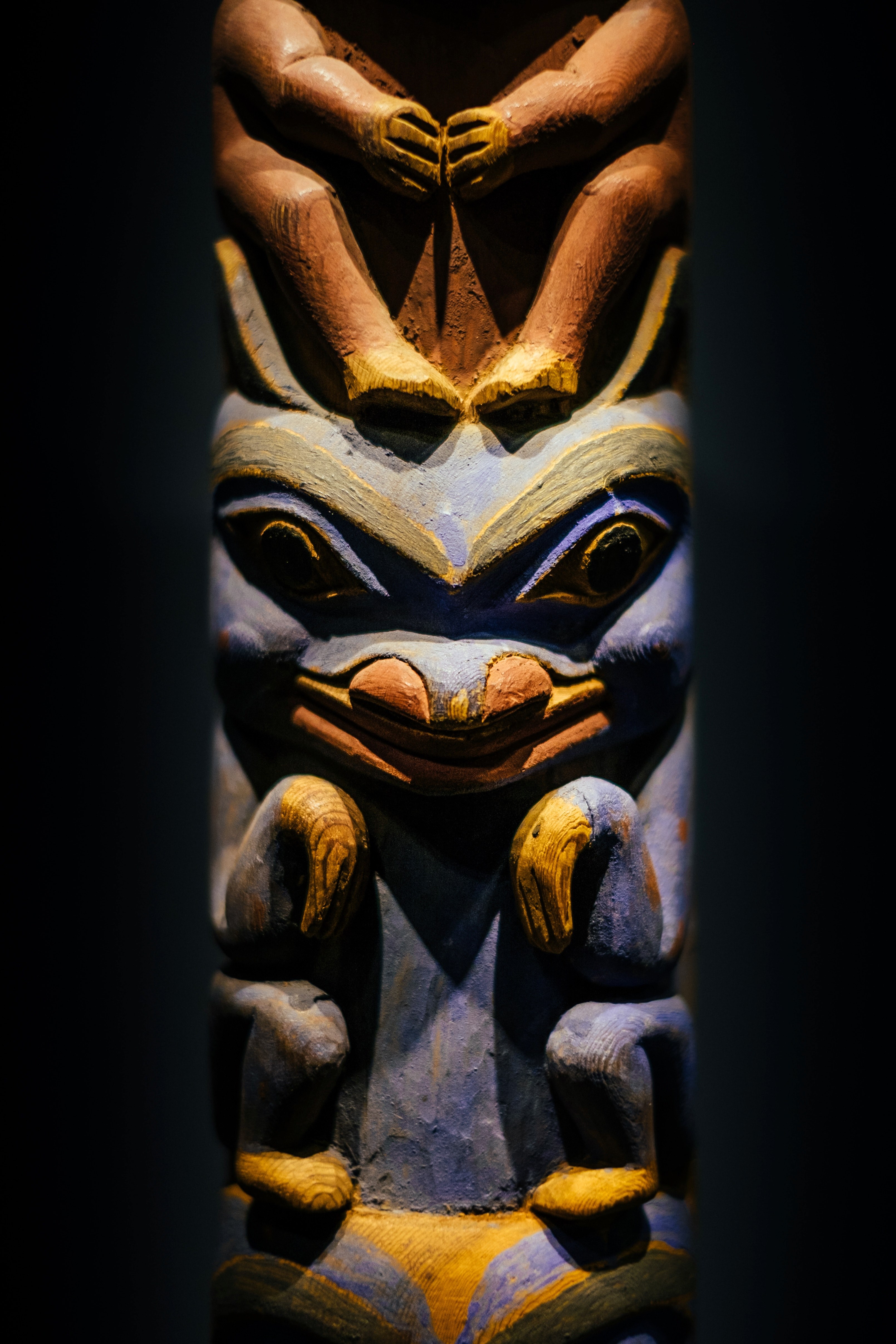 Wallpaper / a scary totem pole made of wood in a museum in muse dethnographie de genve meg, scary totem in museum 4k wallpaper free download
