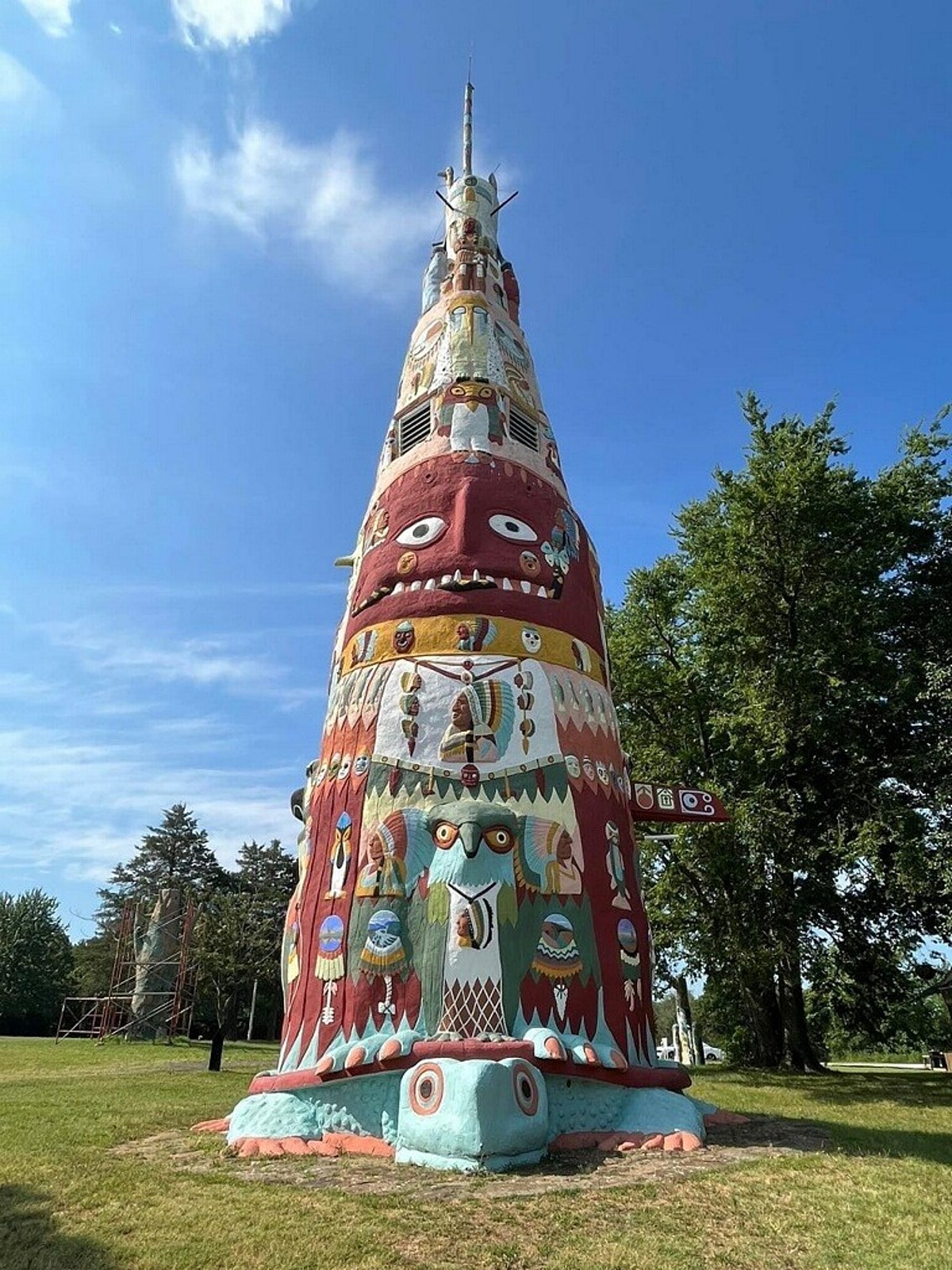 The 'World's Largest Totem Pole' Is An Oklahoma Original