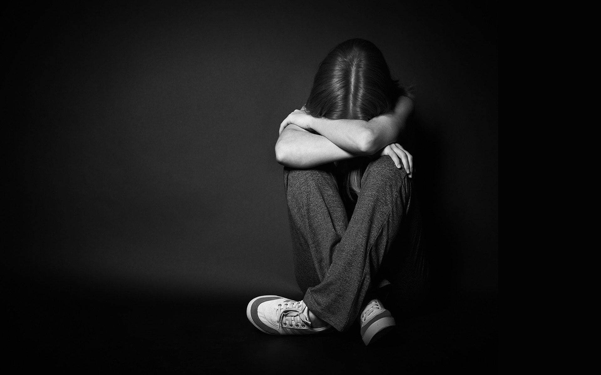 Download Dark Sad Girl Crying Wallpaper