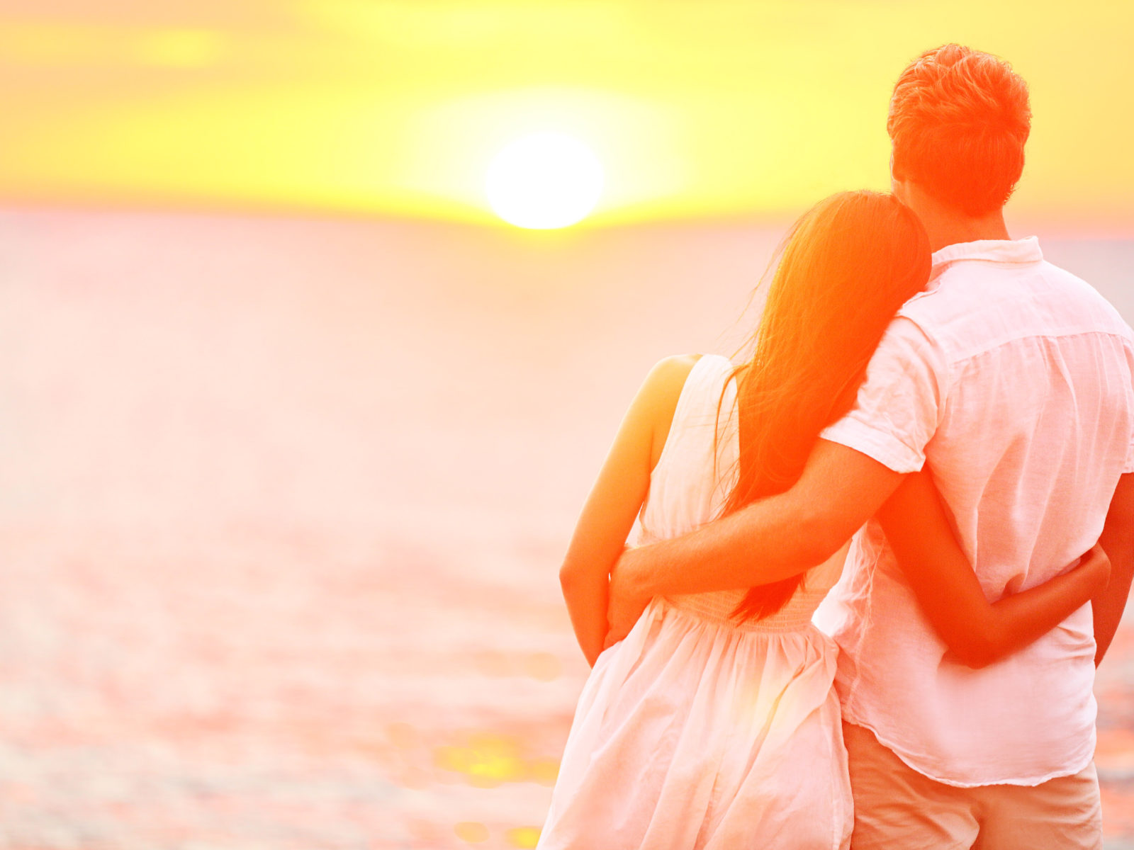 Sunset romantic couple in an embrace love Wallpaper HD, Wallpaper13.com