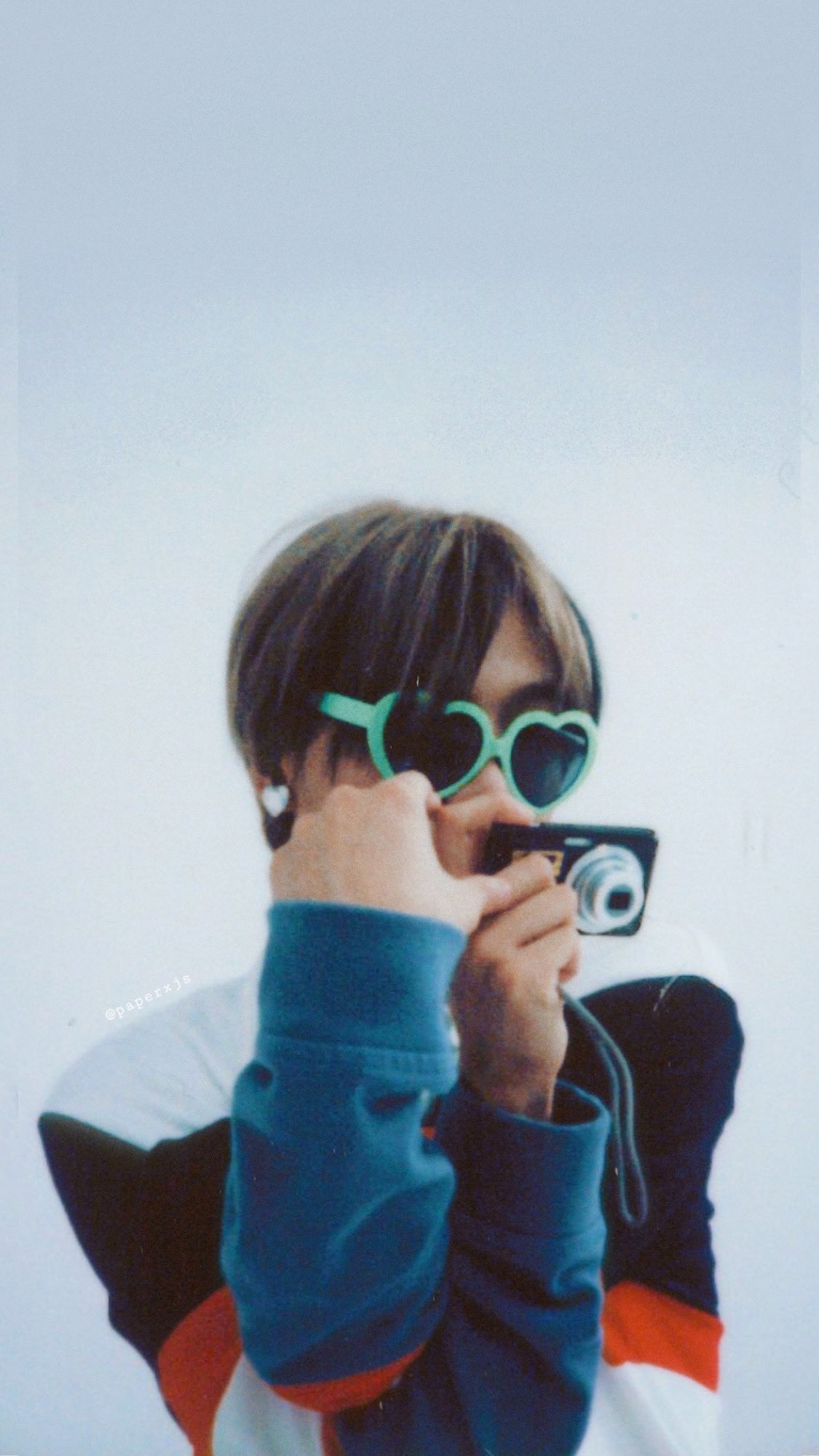nct wallpaper (hiatus!) one is doing it like him lee haechan nct lockscreen / homescreen / wallpaper