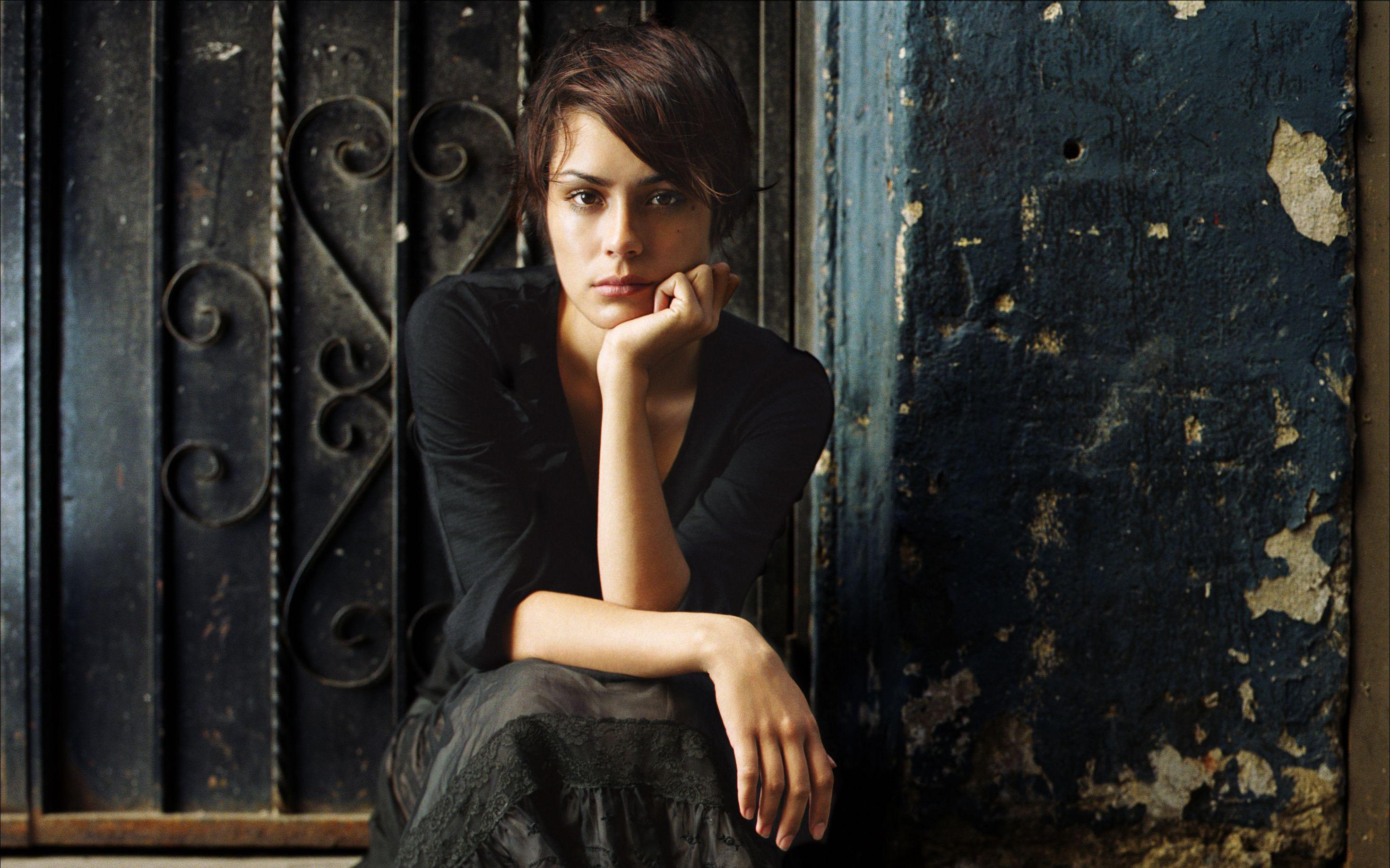 2941x1838 Shannyn Sossamon Gallery HD Wallpaper