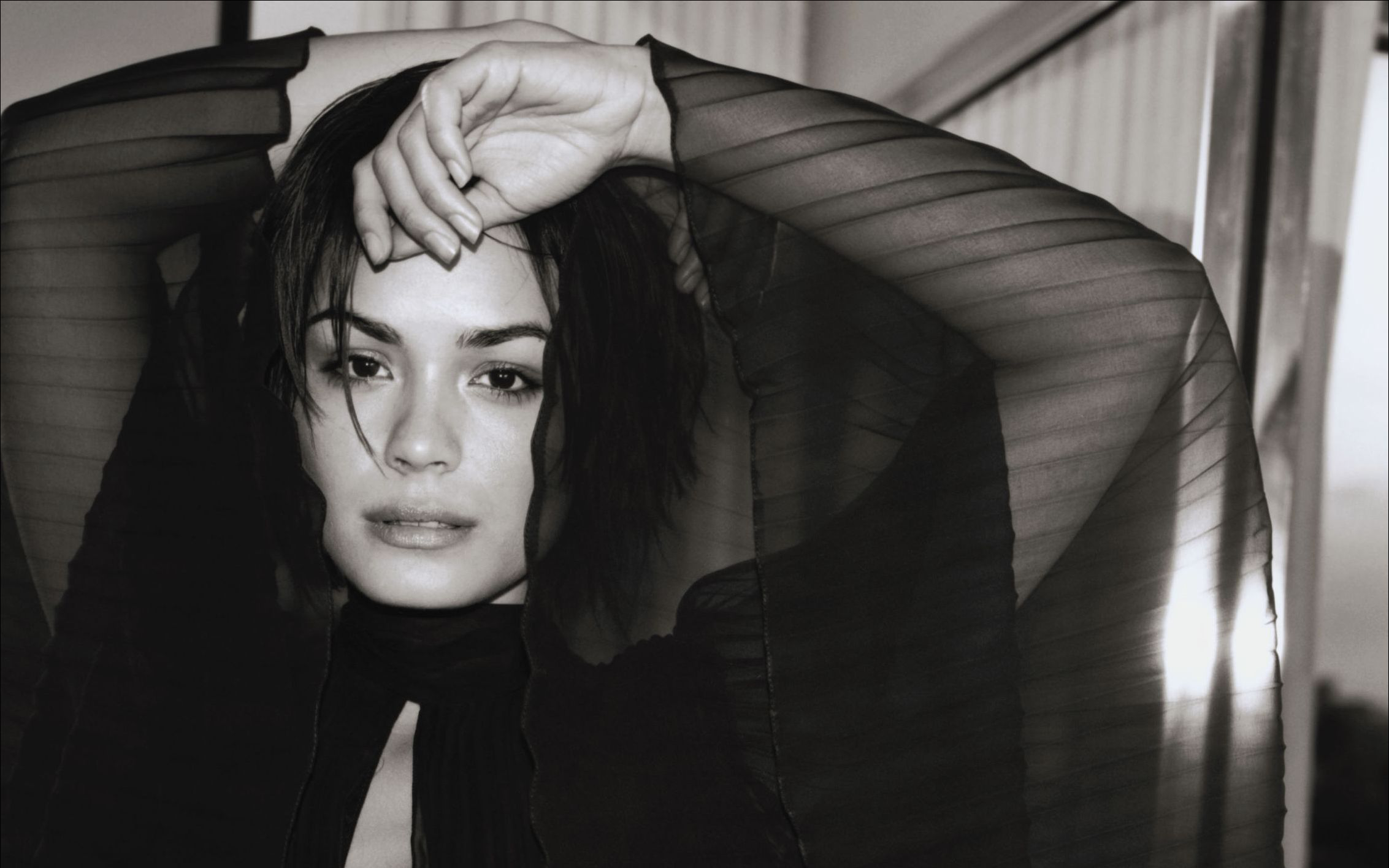 Shannyn Sossamon HD Wallpaper