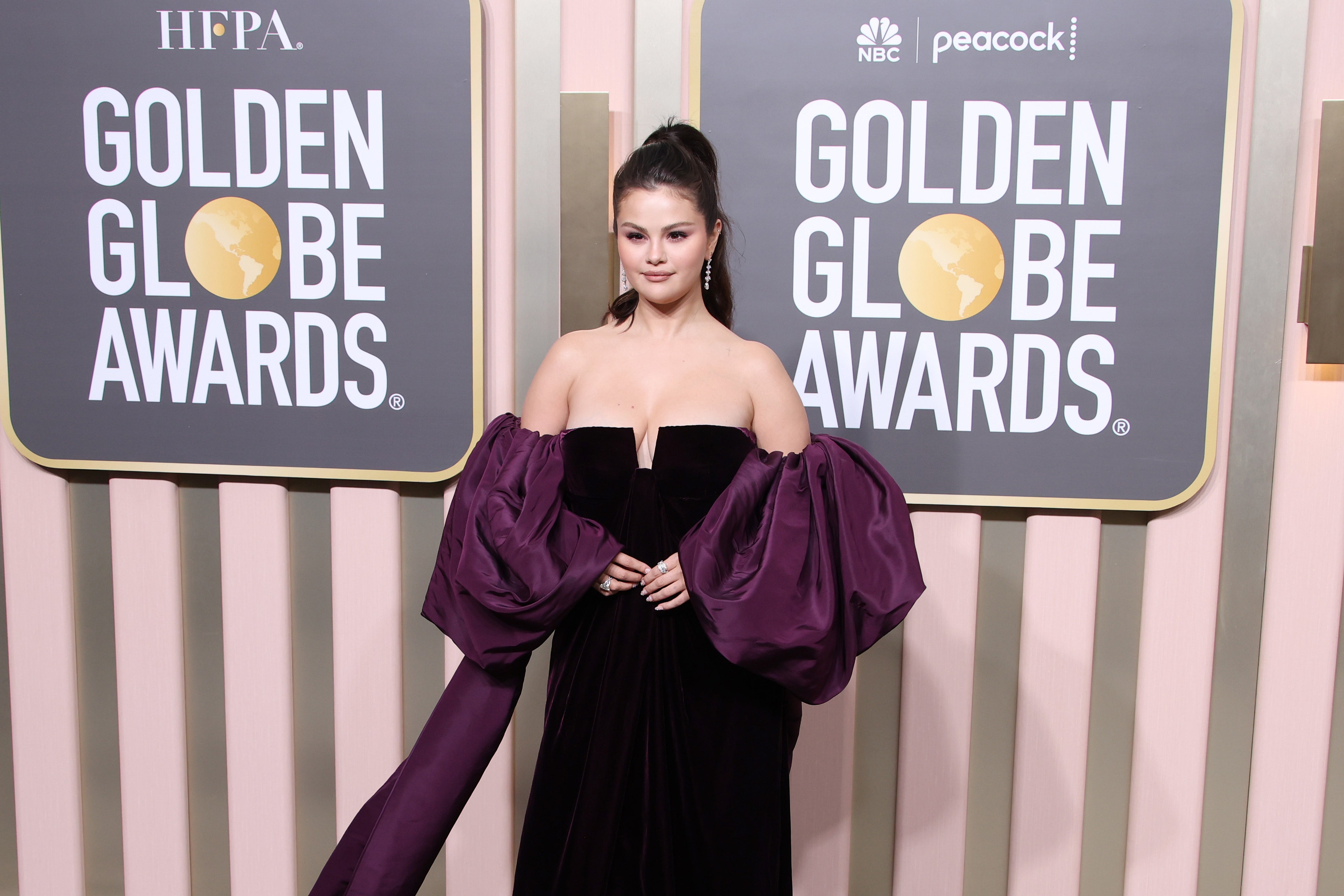 Selena Gomez's Glam & Nails at the Golden Globes 2023 Were Works of Art