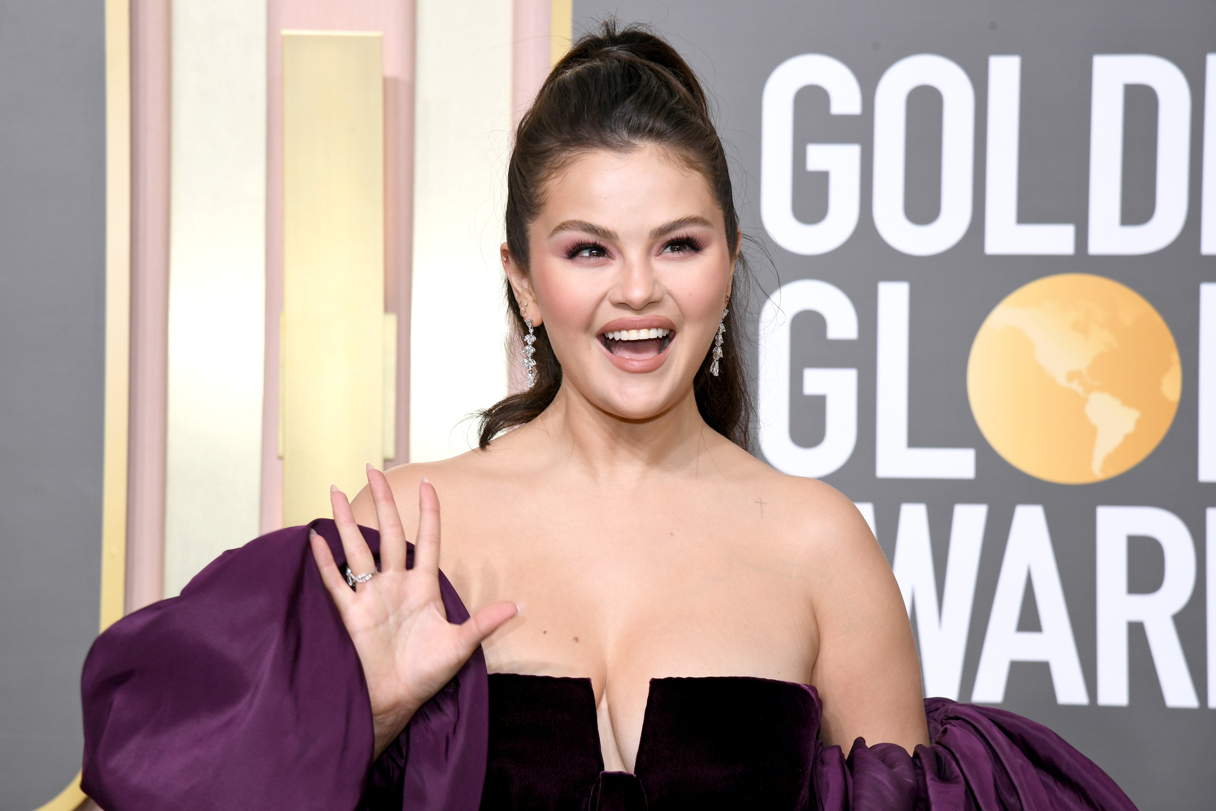 How Selena Gomez's Nail Artist Created Her Crystal Covered Golden Globes Manicure