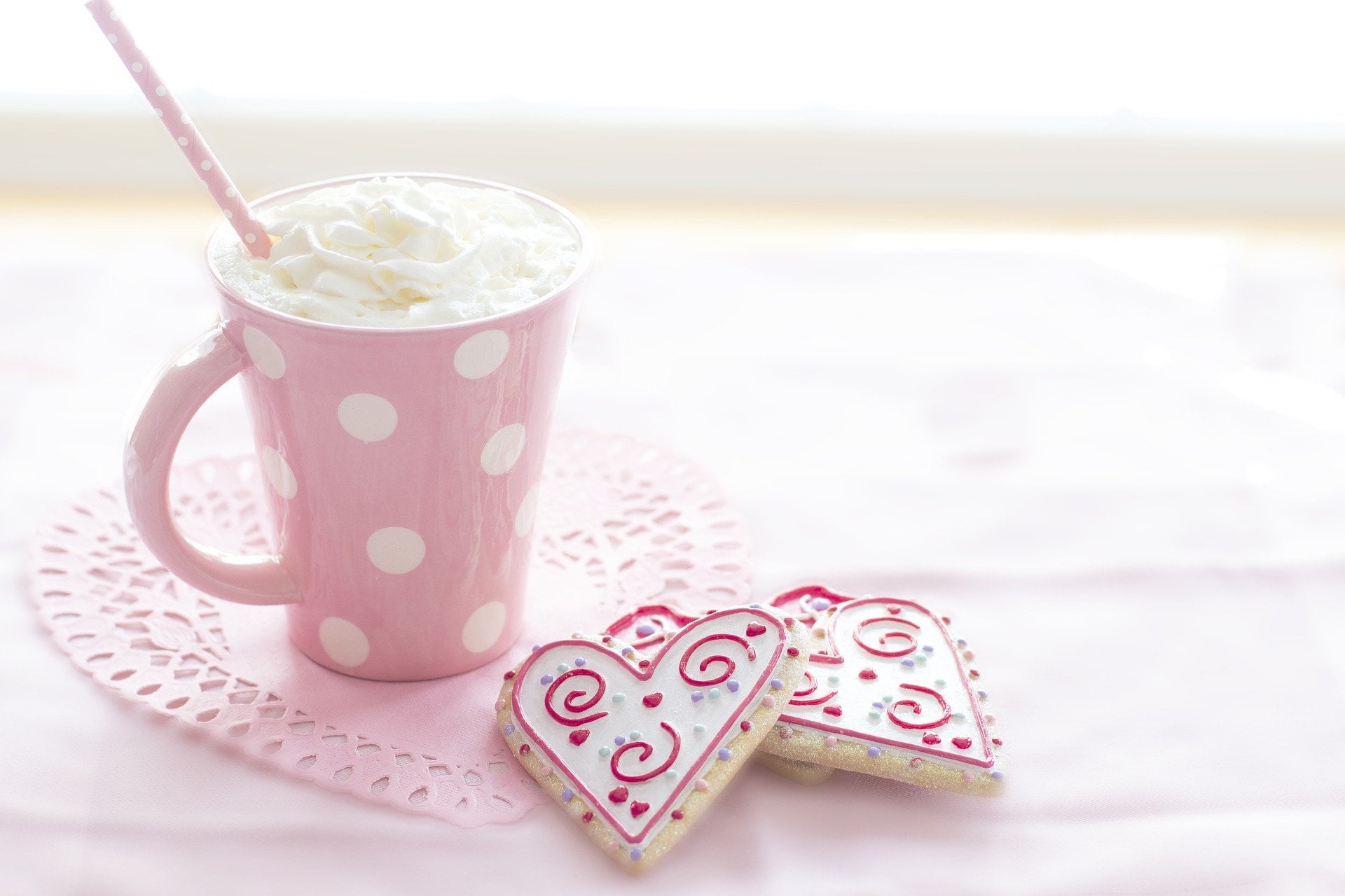 Technology & Gadgets Valentine's Day Desktop Background That Will Give You Heart Eyes