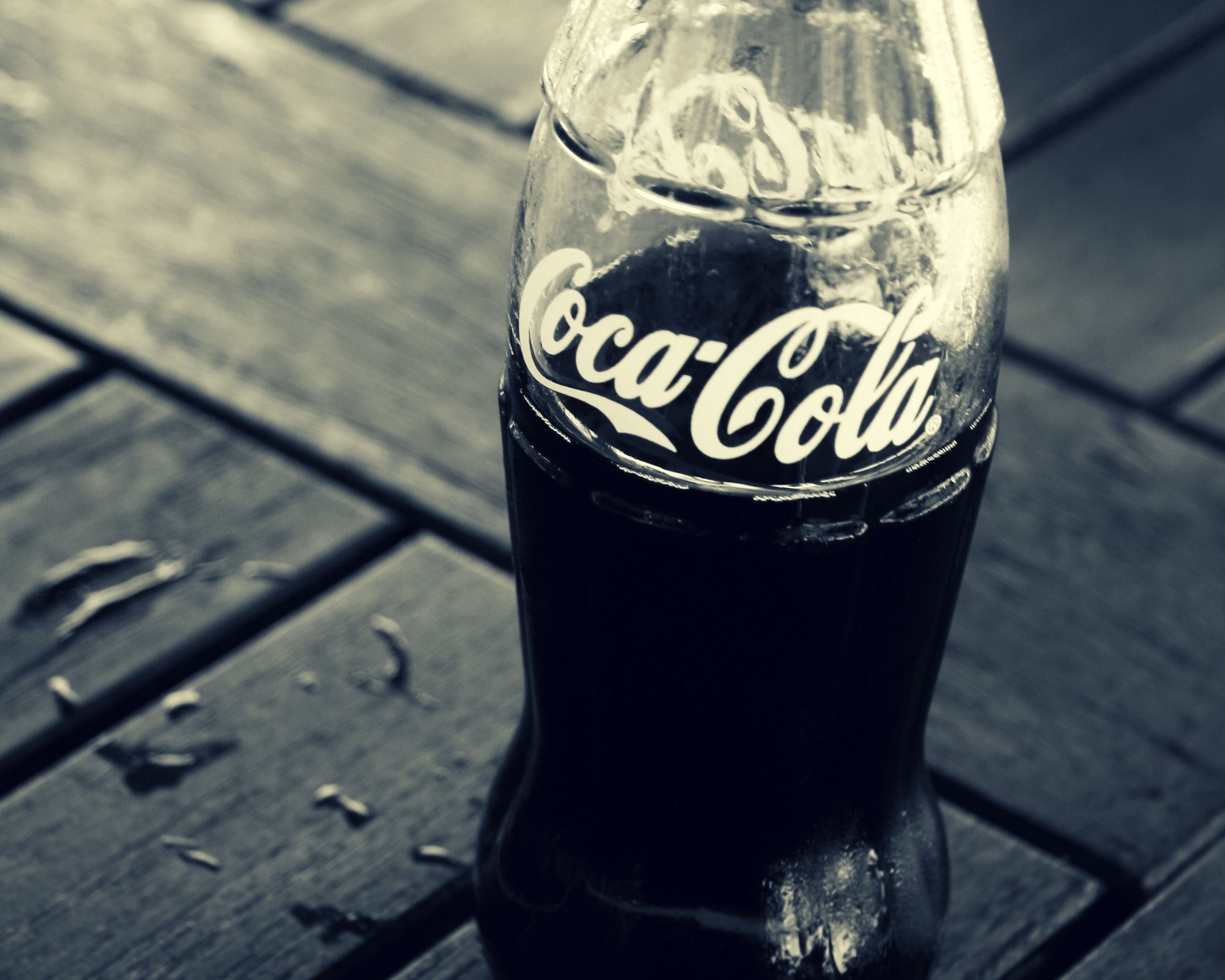 white, black, monochrome, blue, drink, glass, beer, Coca Cola, black and white, monochrome photography, soft drink, carbonated soft drinks Gallery HD Wallpaper