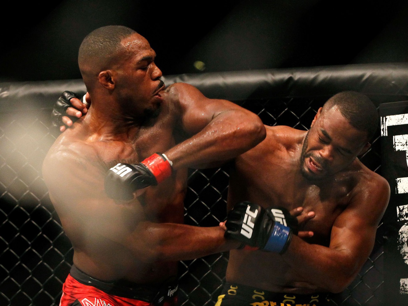 Fearless UFC fighter Jon Jones Desktop wallpaper 1400x1050