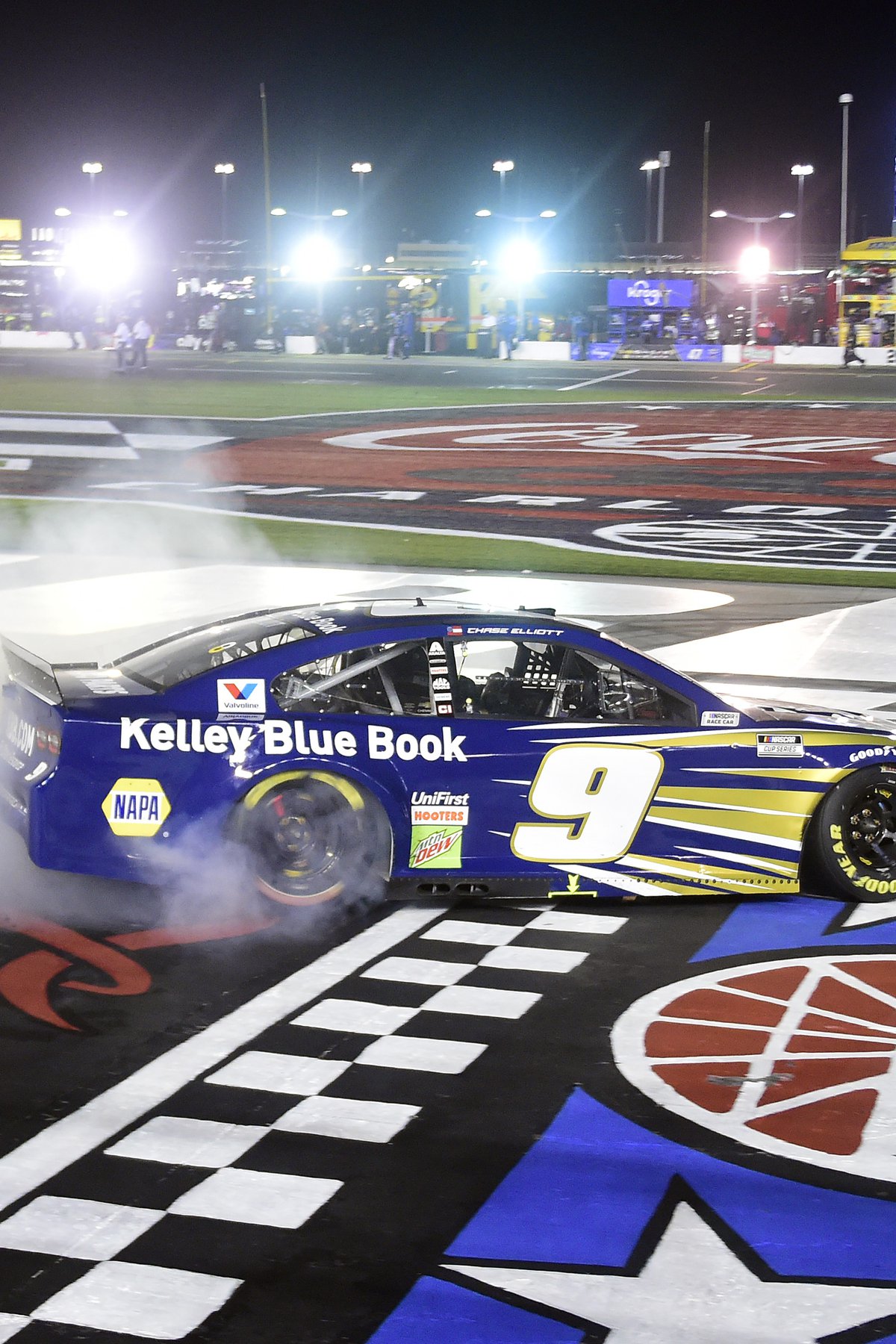 Chase Elliott ends week of misery with overdue Cup victory