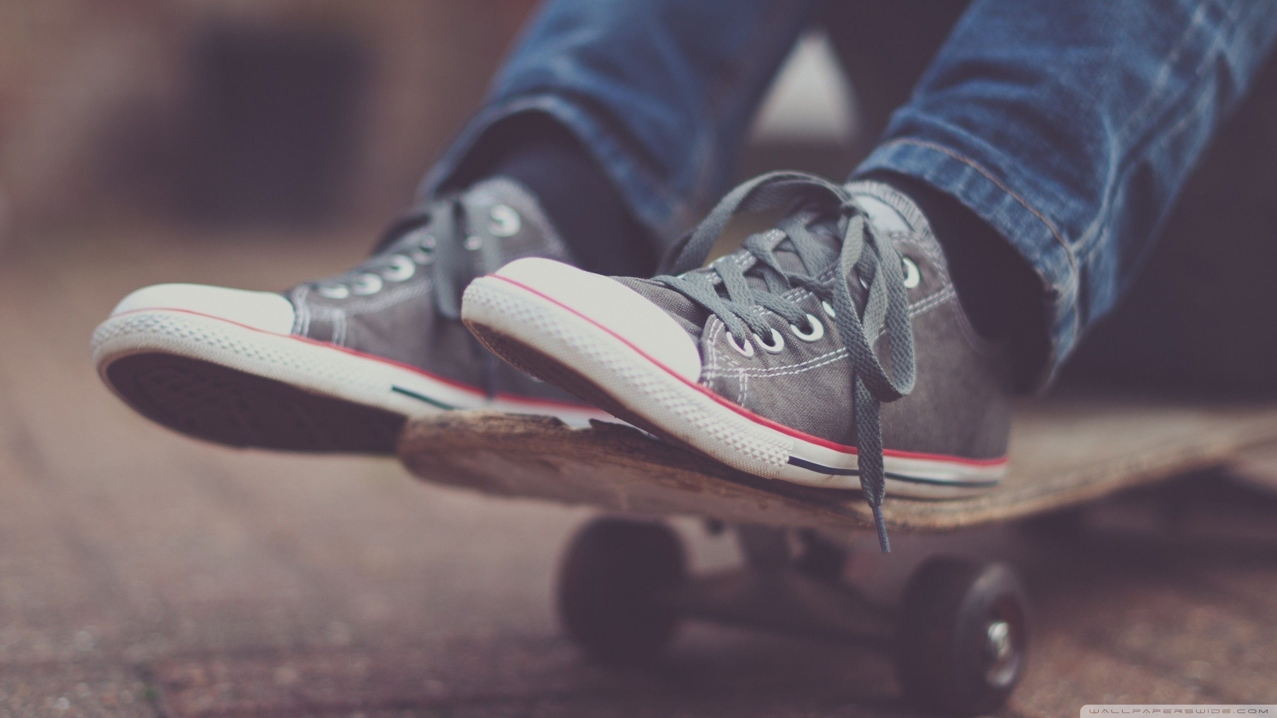 shoes, jeans, skateboard, blurred Gallery HD Wallpaper