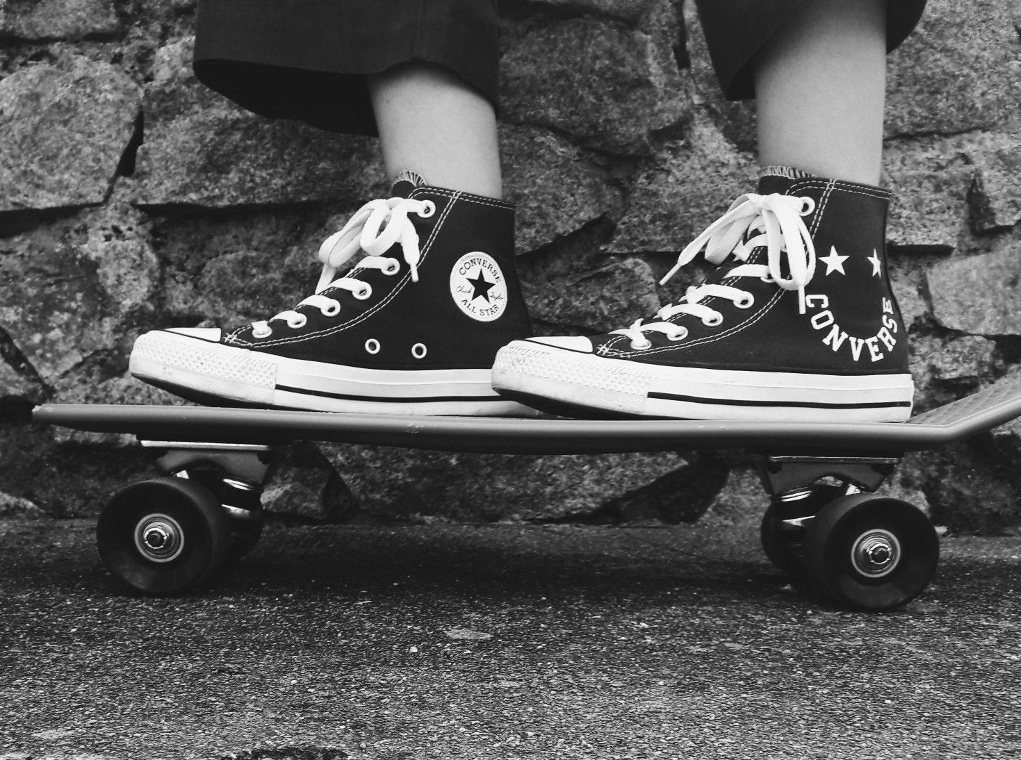 Skateboard outfits. Skateboard outfits, Chucks converse, Converse high top sneaker