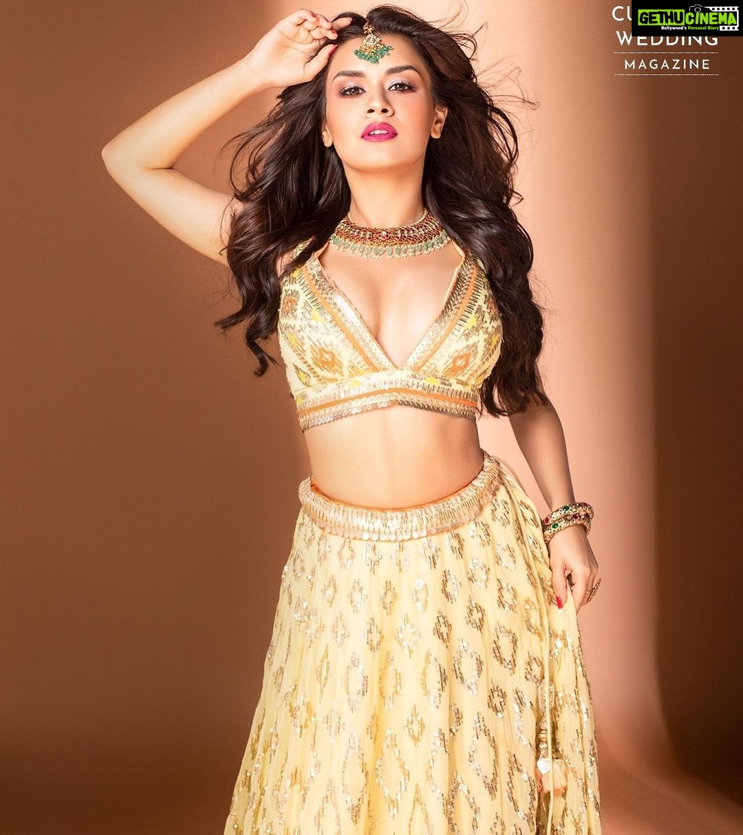 Actress Avneet Kaur HD Photo and Wallpaper August 2022