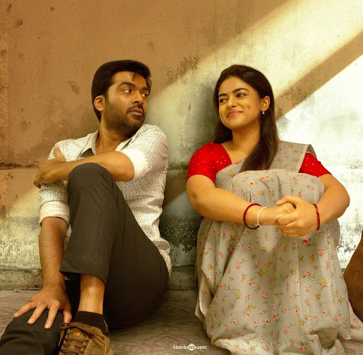 Vendhu Thanindhathu Kaadu Movie Review