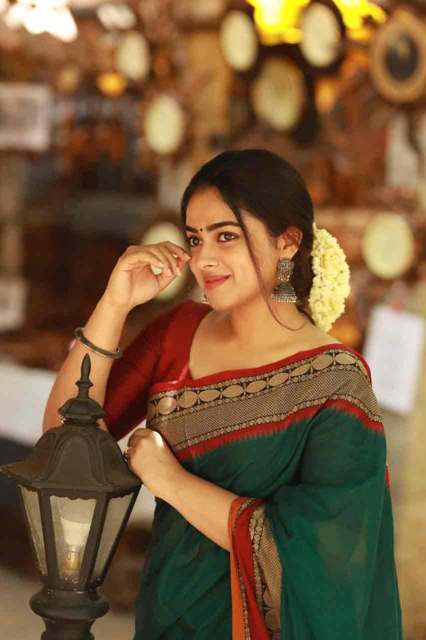 சிம்பு பட ஹீரோயினா இது? கவனம் ஈர்க்கும் புகைப்படங்கள்