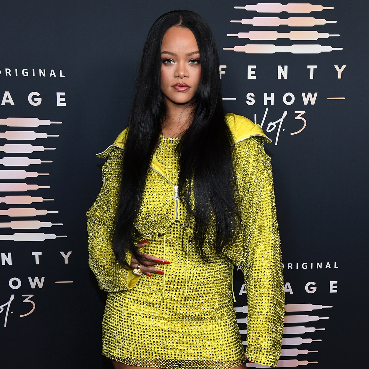 Rihanna Shares Her New “Weird” Habit After Welcoming Baby Boy! Online