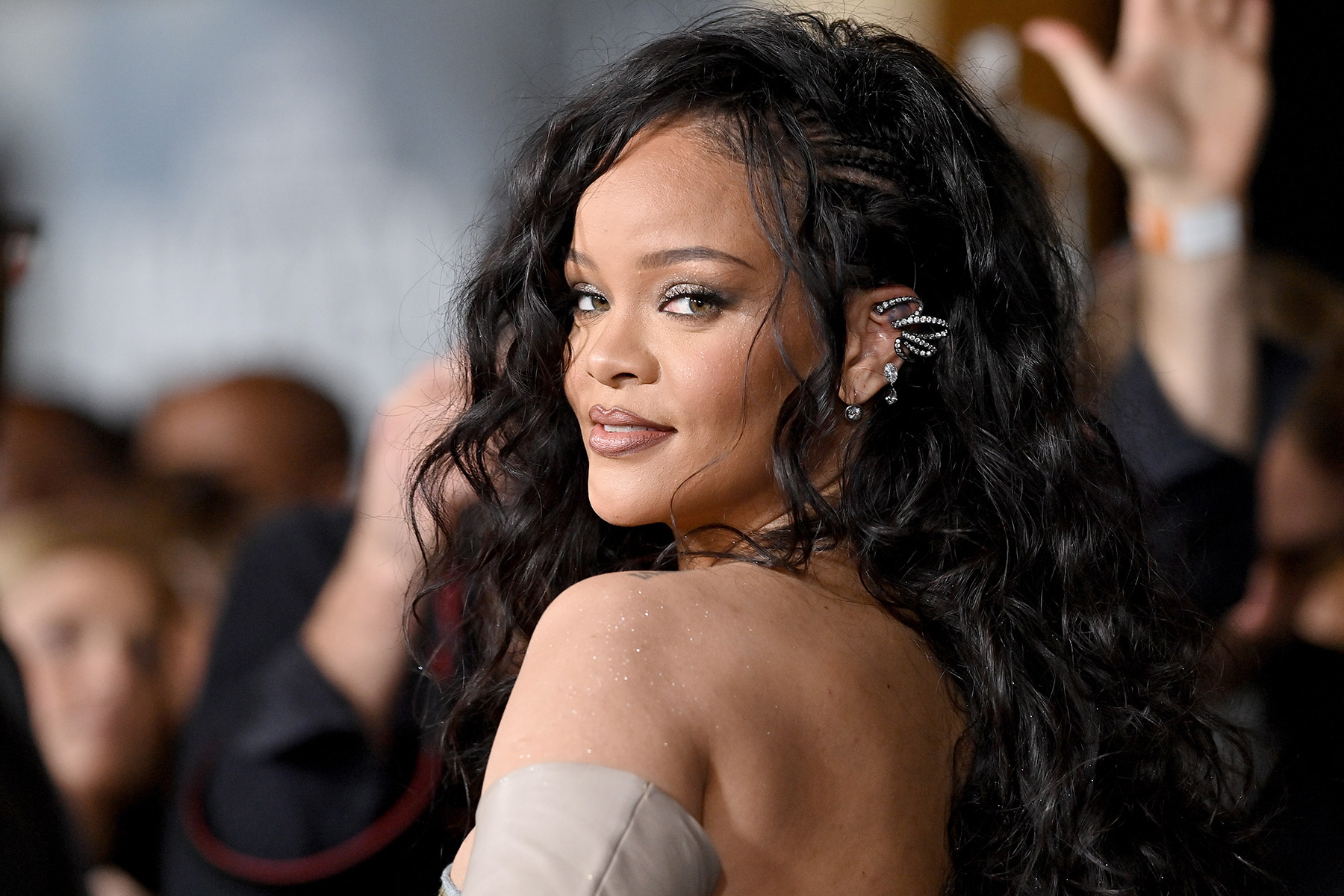 Rihanna - Halftime Show 2023 - Super Bowl Official Wallpaper - Wallpapers  Central