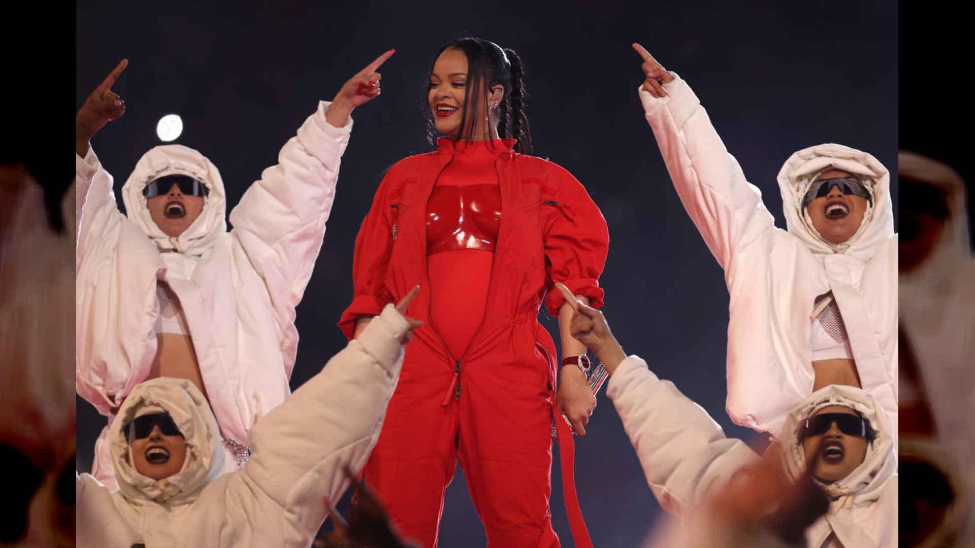 Super Bowl surprise, Rihanna announces second pregnancy. Photo