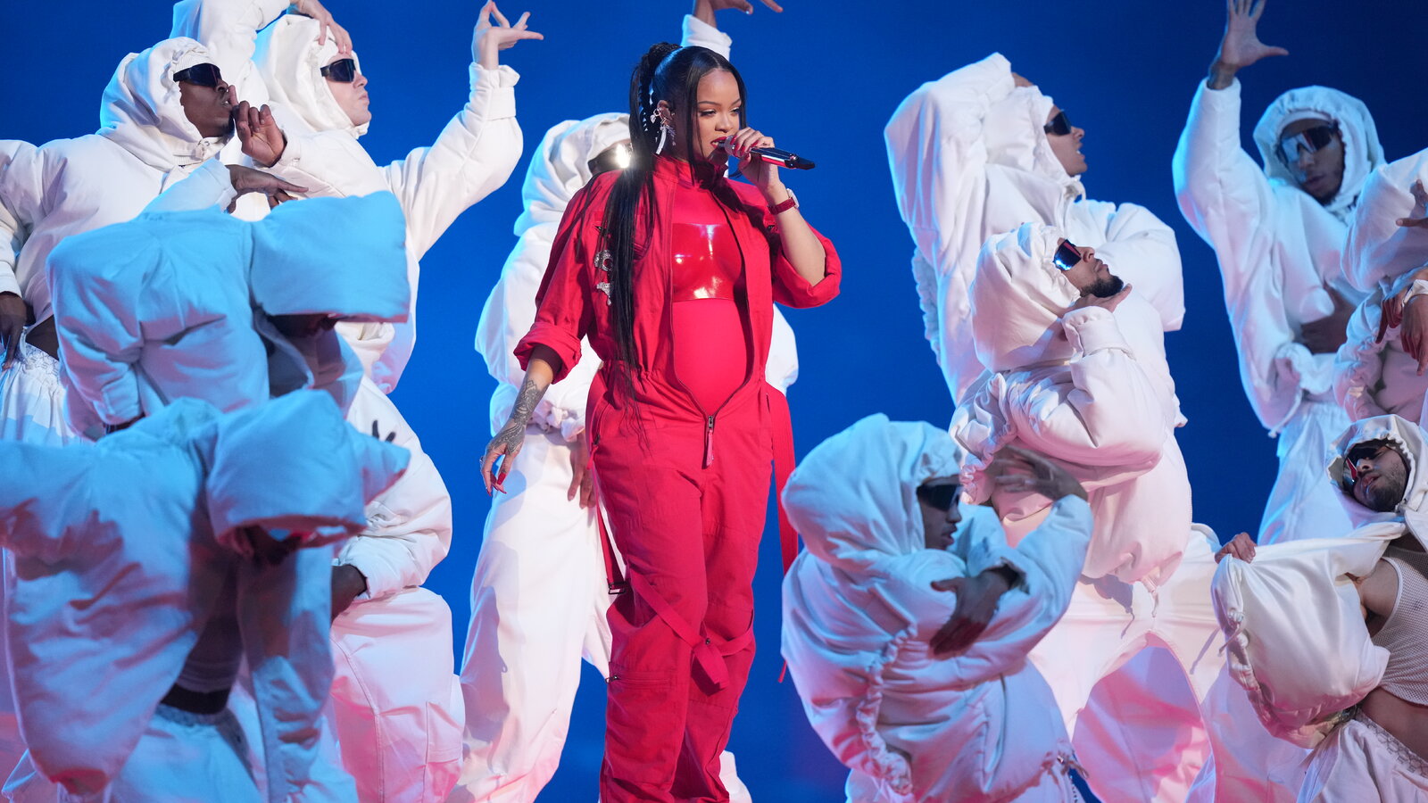 Rihanna Rep Confirms the Singer is Pregnant