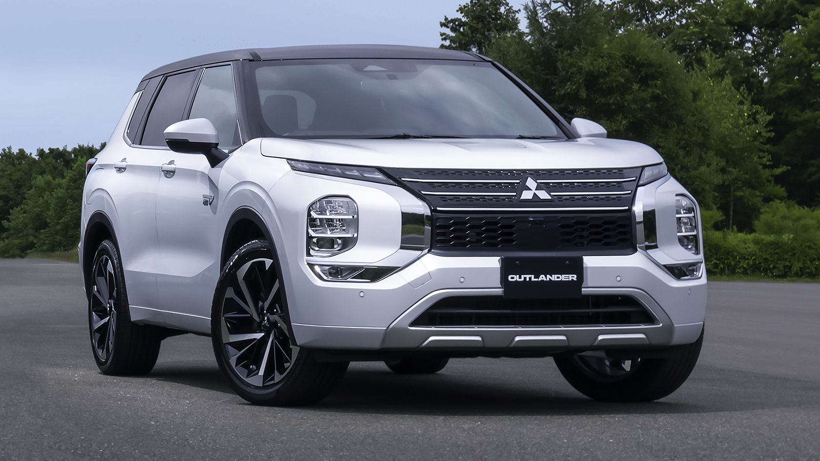 2023 Mitsubishi Outlander PHEV Photo Gallery