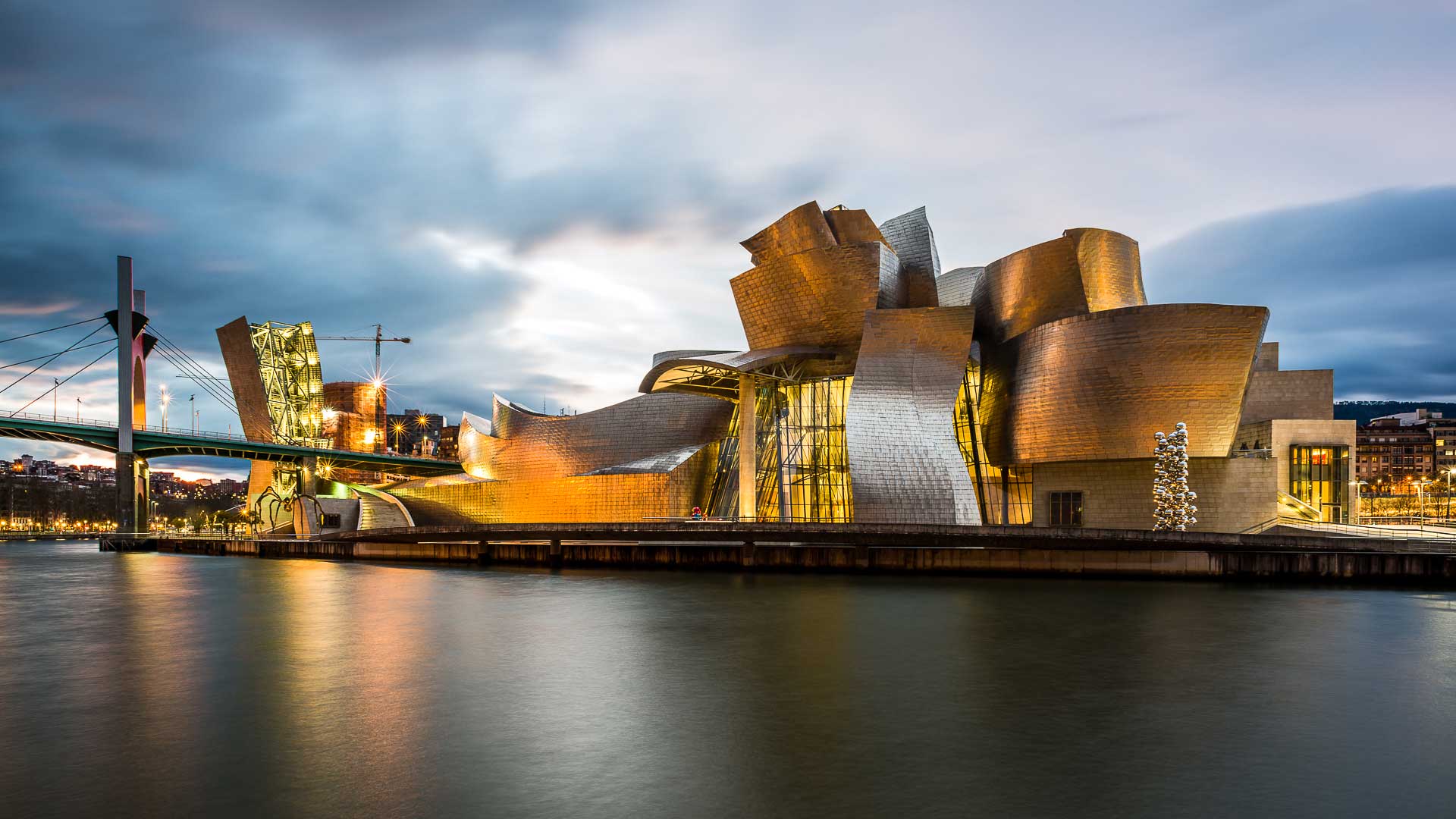 Monumental structure: Guggenheim museum in Bilbao