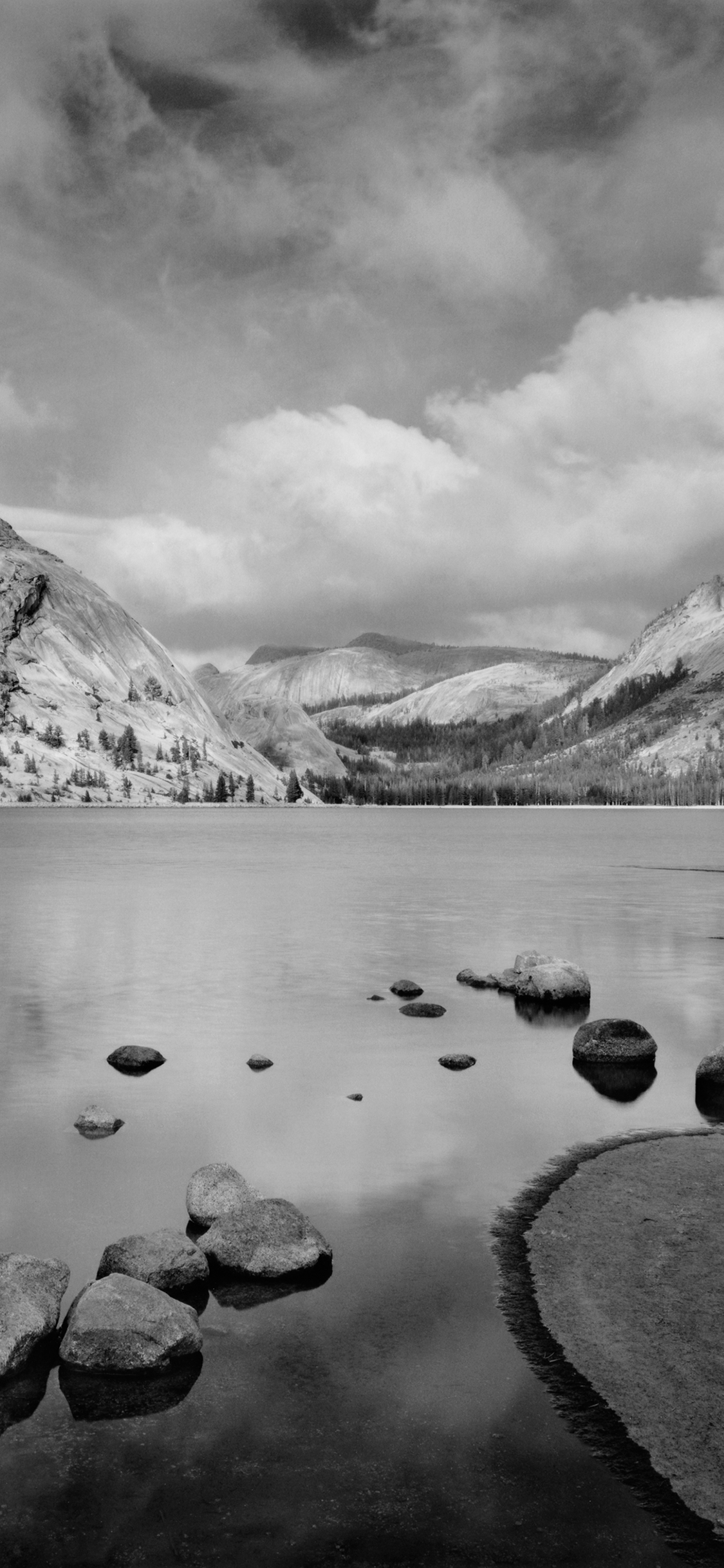 Original Apple wallpaper optimized for your iPhone