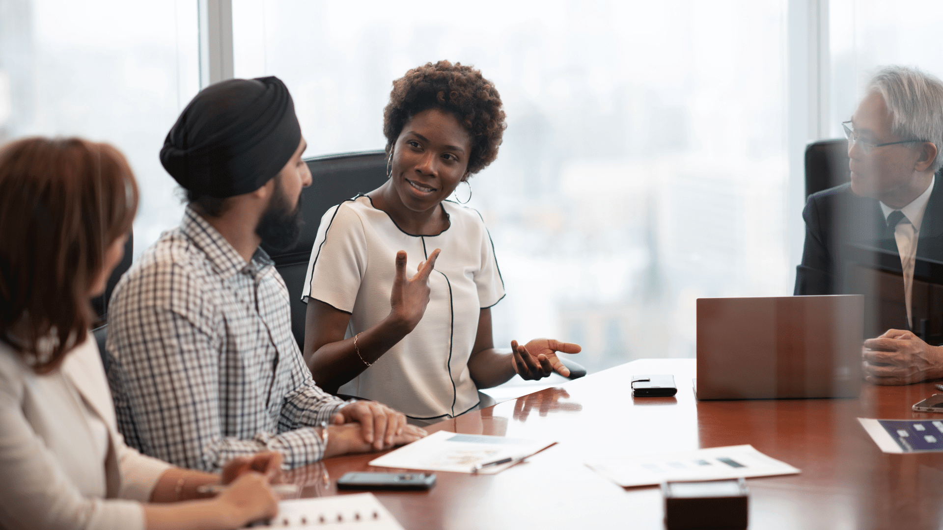 Ways to Ace Your First Meeting with Employees as a New Manager