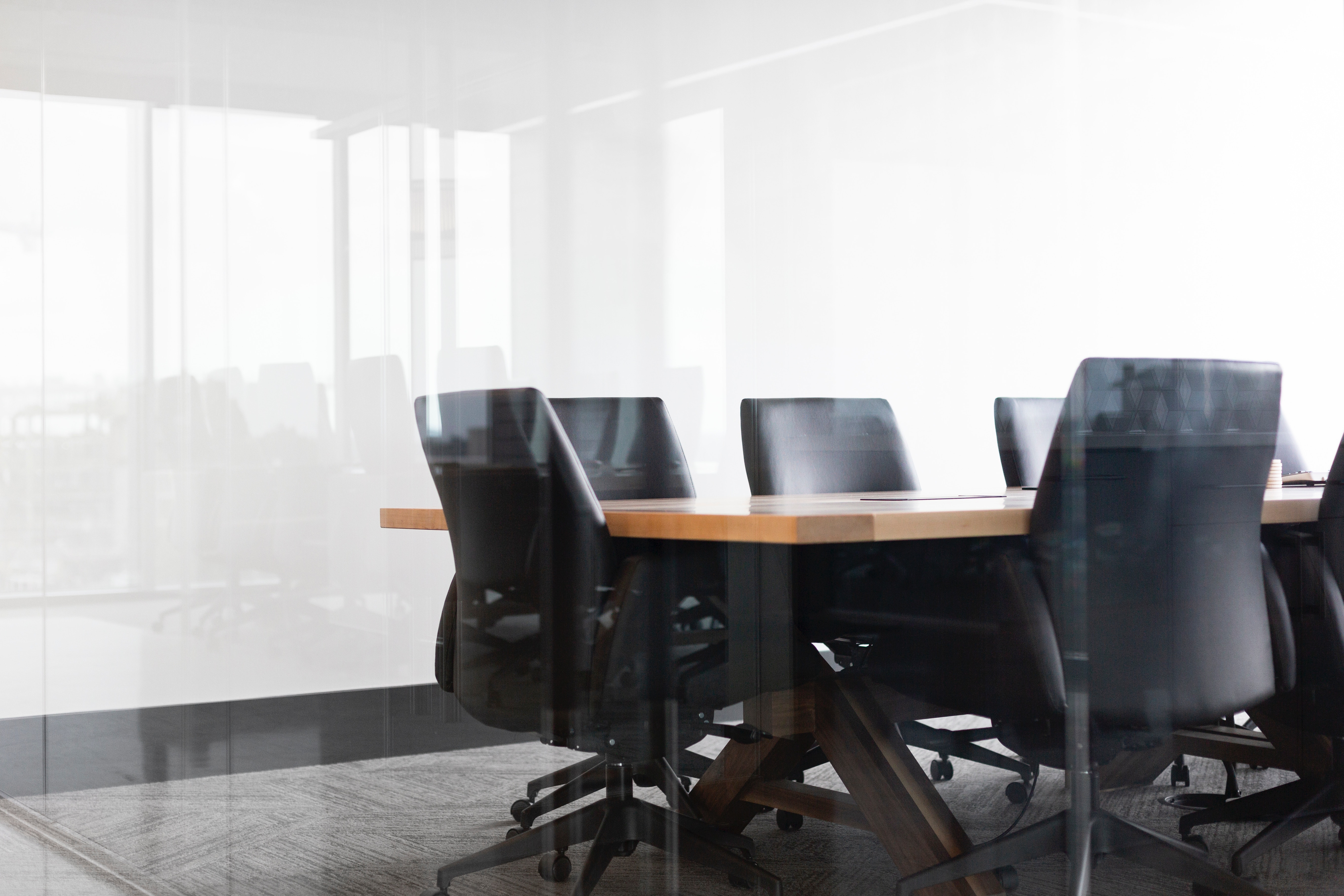 5450x3633 business, meeting, clean, table, empty, office, glass, workplace, Free image, minimal, chair, work, conference room, conference, workspace, meeting space, board room, reflection, meeting room, nashville Gallery HD Wallpaper