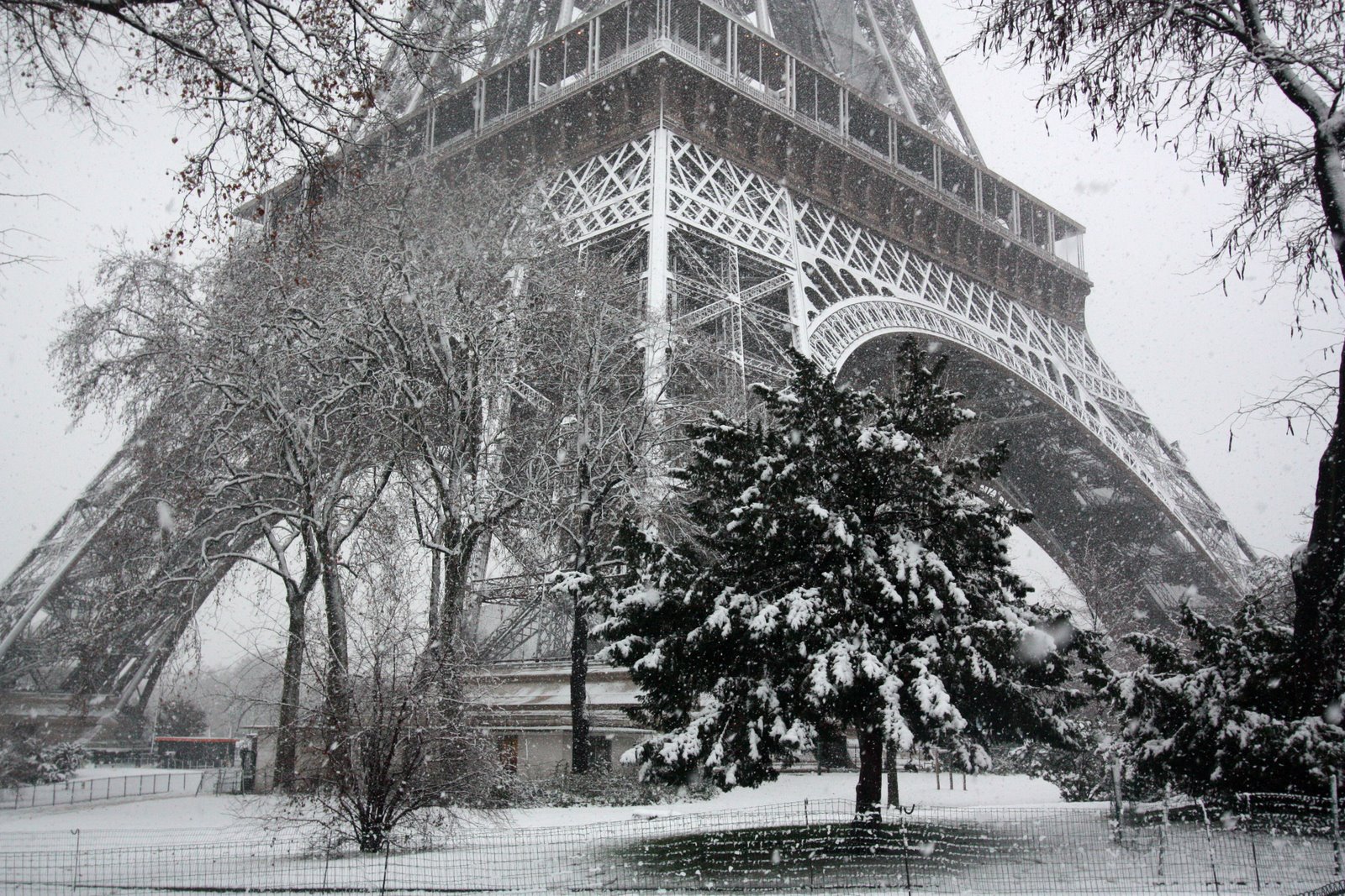 ParisDailyPhoto: Yes, snow again