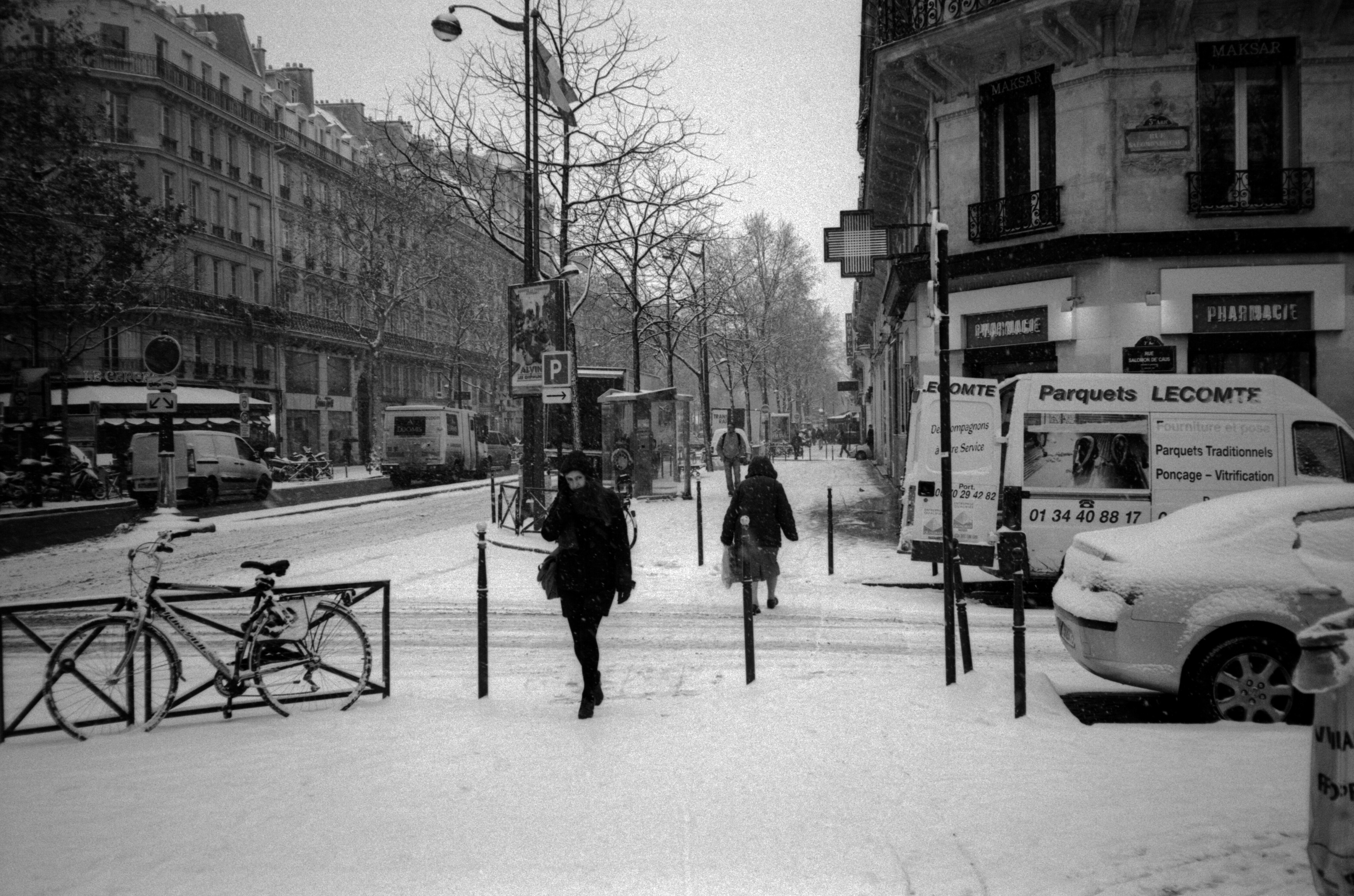 Snow in Paris Desktop wallpaper 1440x900