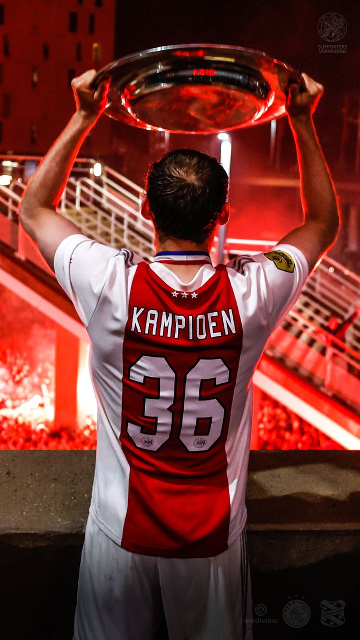 We vieren landstitel niet met één, maar twee wallpaper!