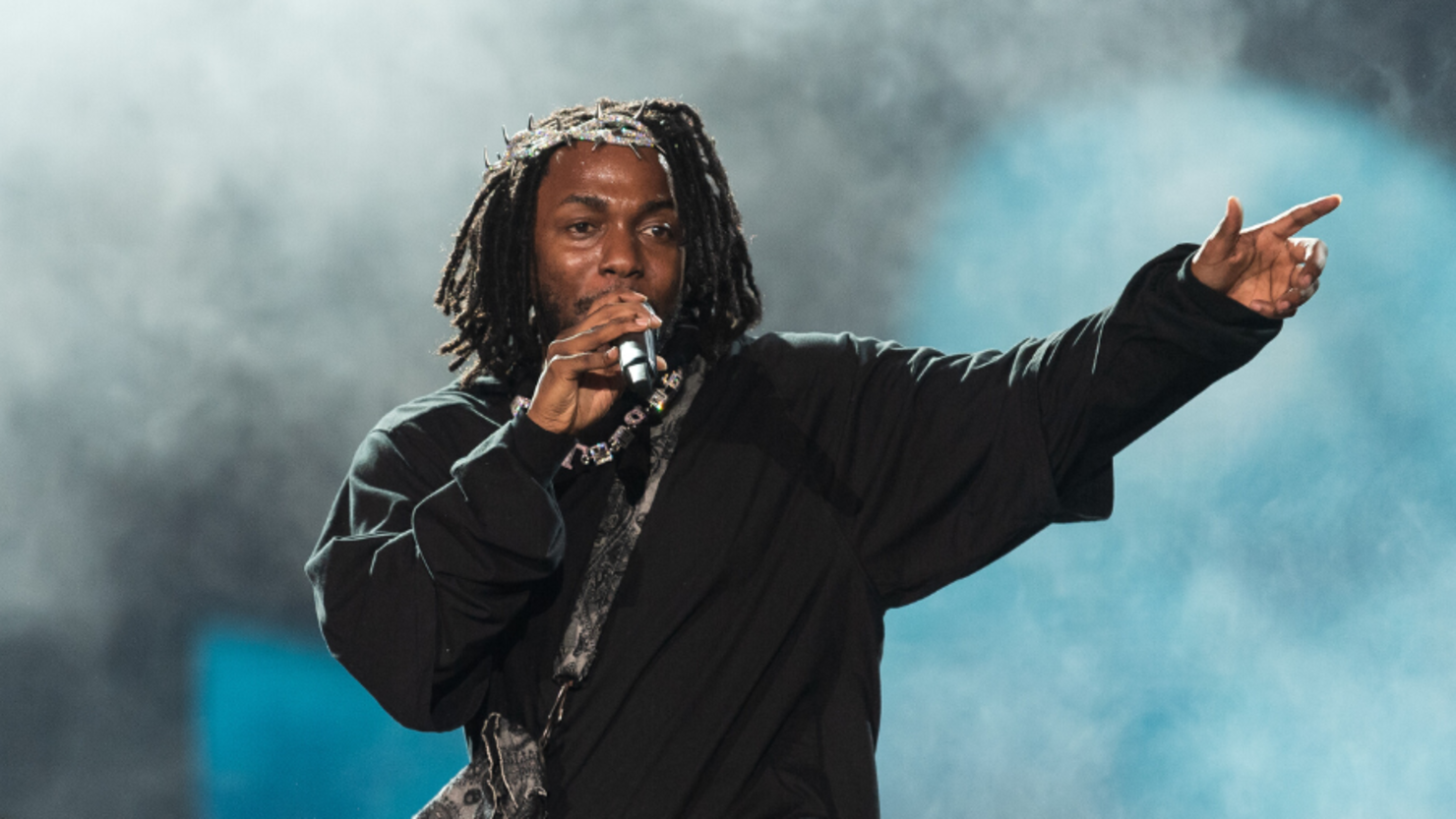 Kendrick Lamar Reflects On Life After Sharing Mind Blowing Tour Photo