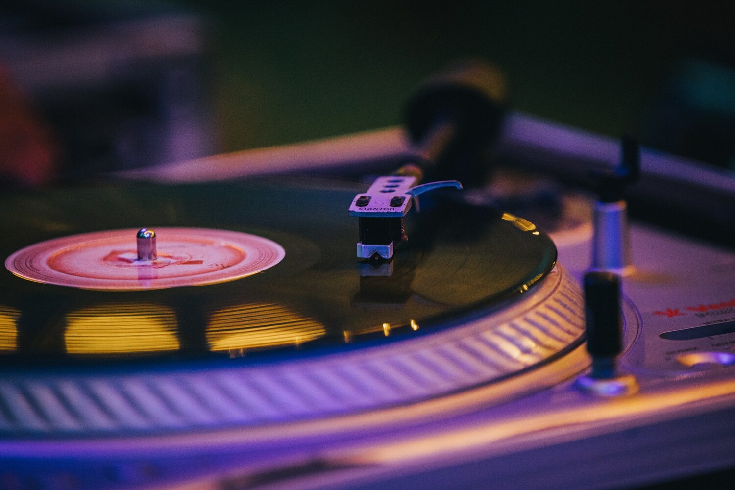 How DJing vinyl is different to USB or CD