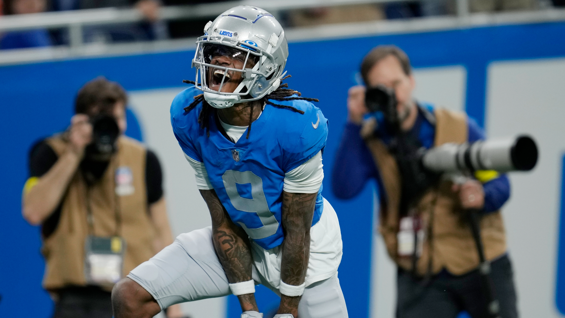 Lions rout Bears, take playoff hopes to Green Bay