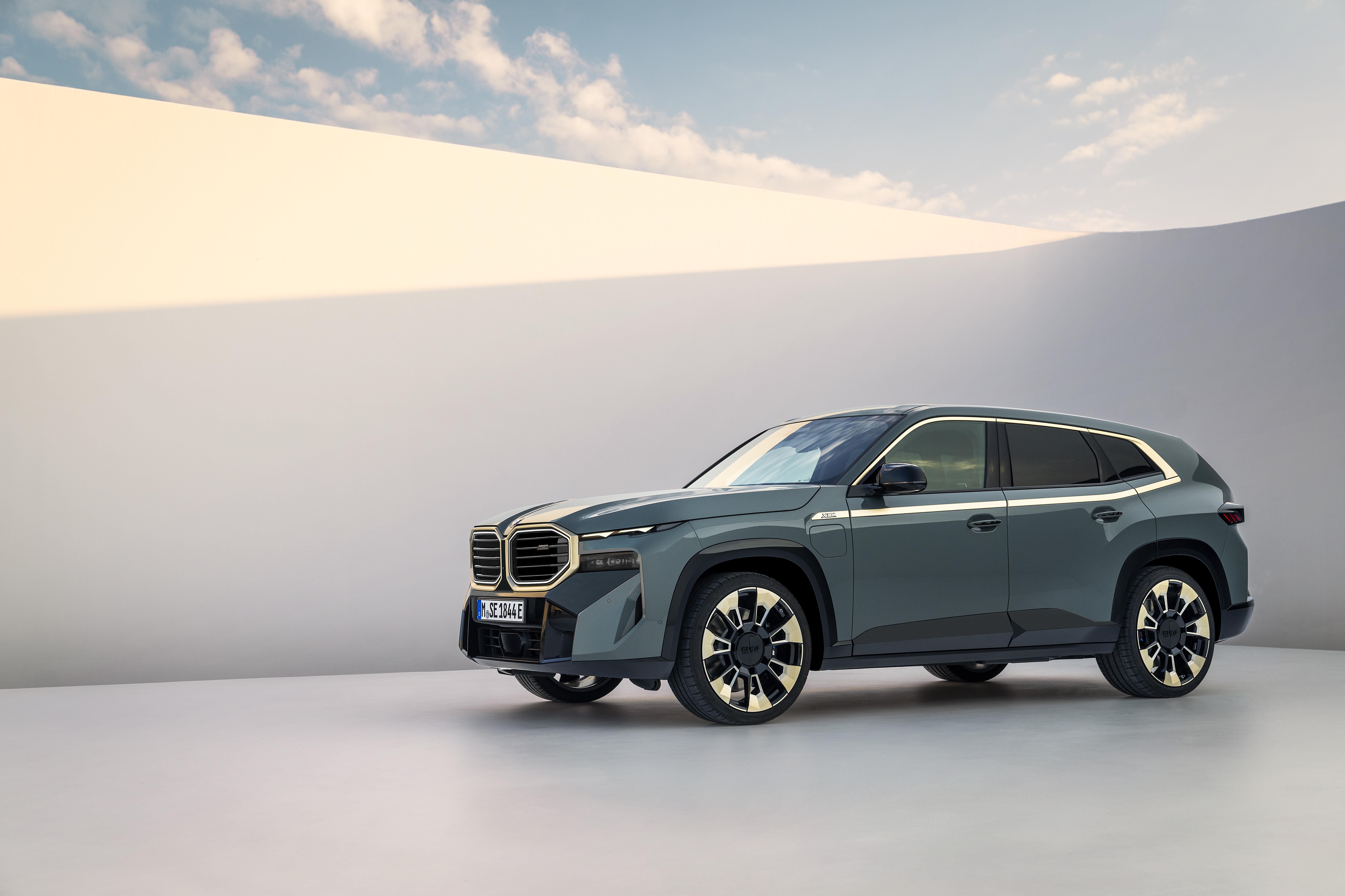 2023 BMW XM Is A Hybrid Super SUV With 644 HP And A Crazy Design