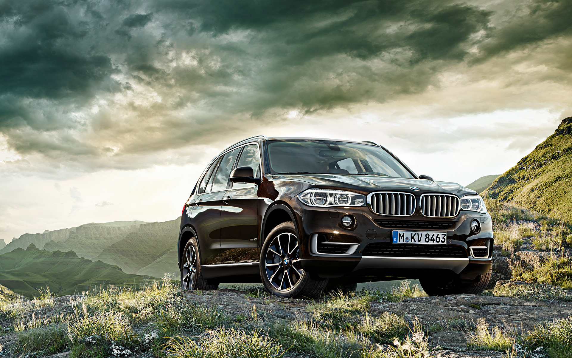 BMW X5, Image & Videos