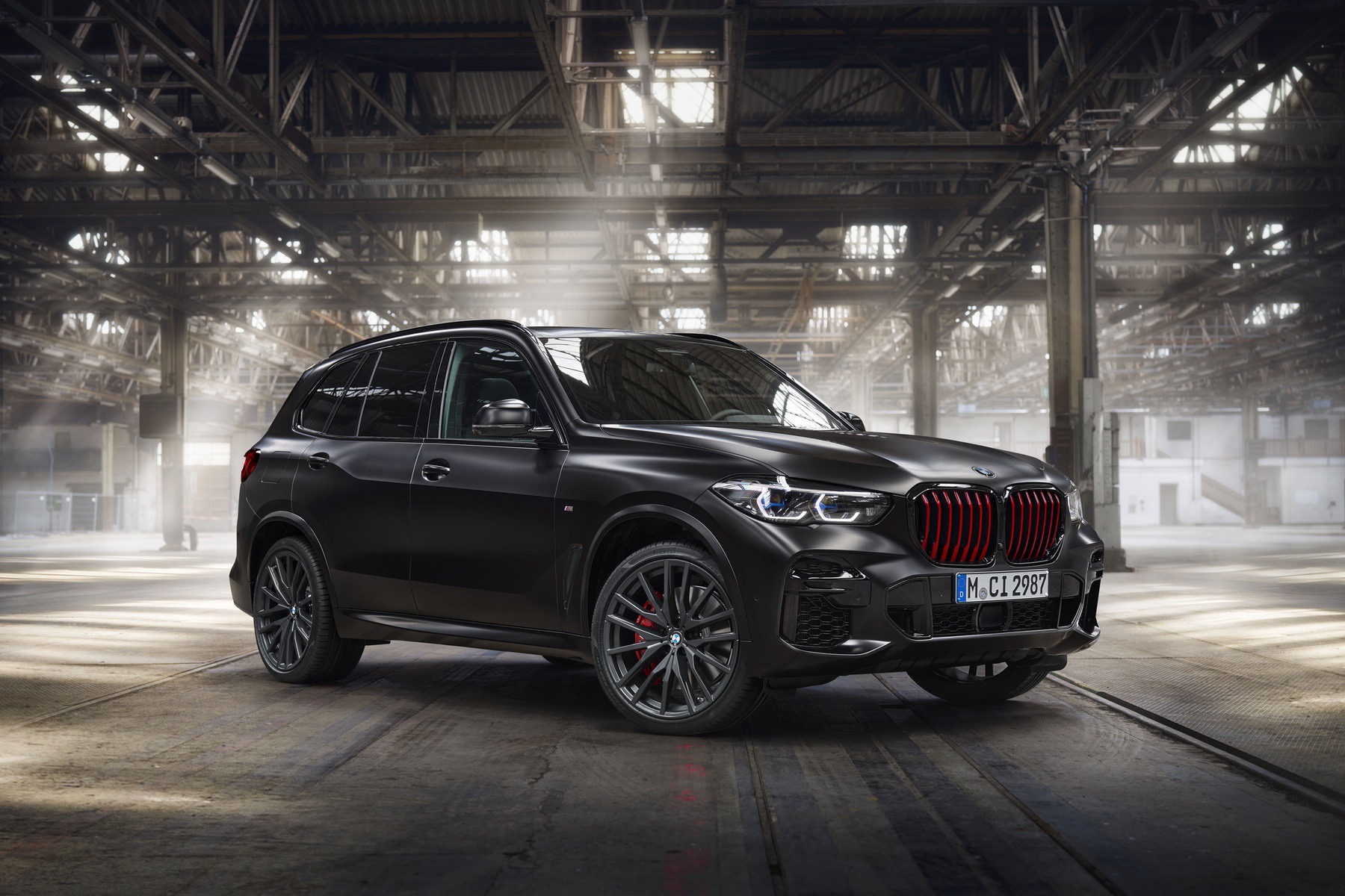 World Debut: 2022 BMW X5 Black Vermilion Edition