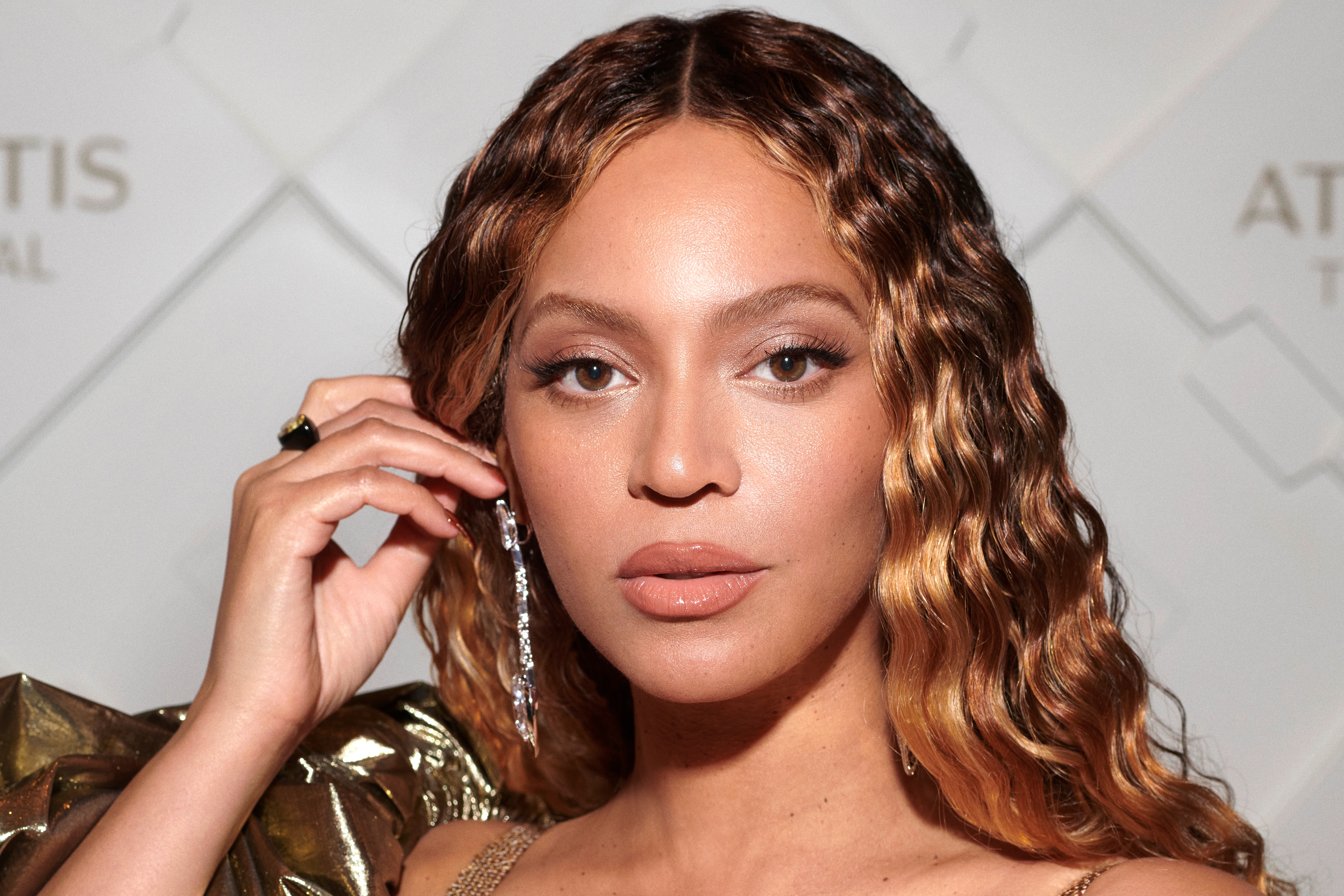 Beyoncé Wore $13 False Lashes for Her First Concert In Years