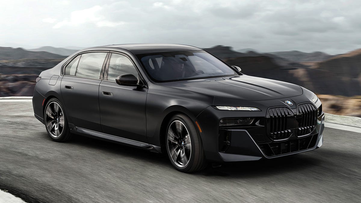 2023 BMW 7 Series Packs a Wallop of Tech Behind an Awkward Face