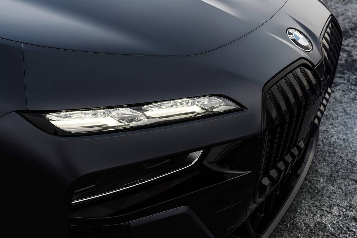 2023 BMW 740 Specs, Price, MPG & Reviews