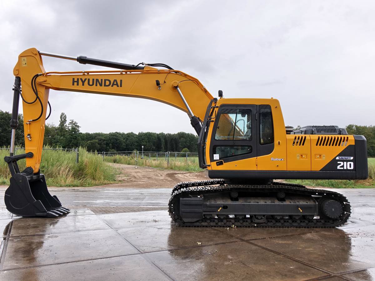Hyundai R210 Excavator