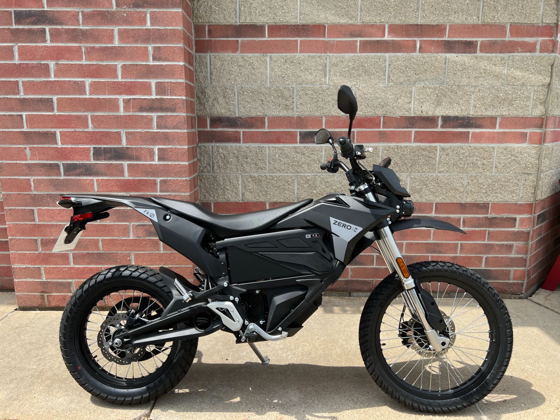 New 2023 Zero Motorcycles FX ZF7.2 Integrated Motorcycles Near Milwaukee, Wisconsin. Indian Motorcycle of Metro Milwaukee